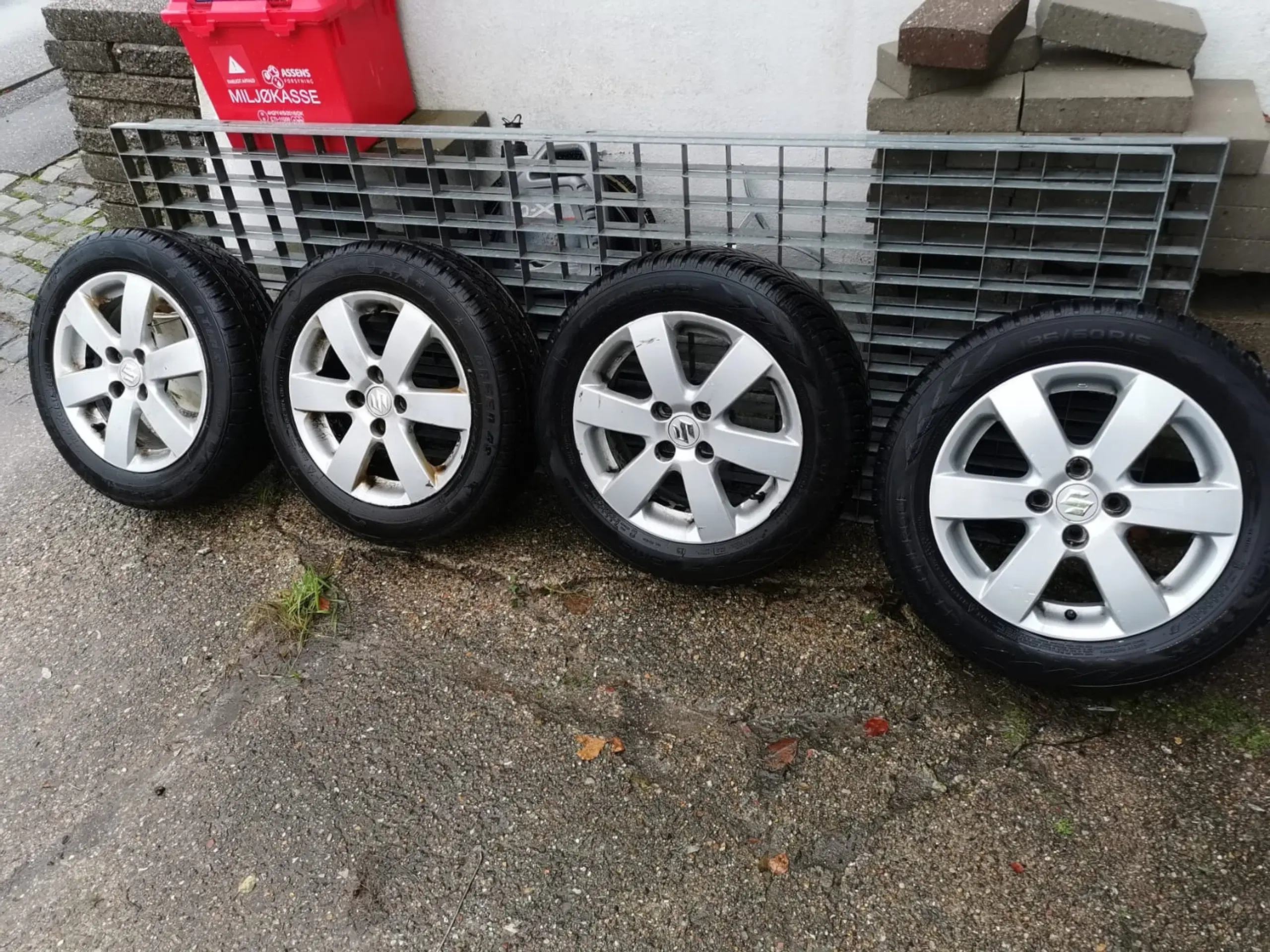 Aludæk 185/60 R15 swift