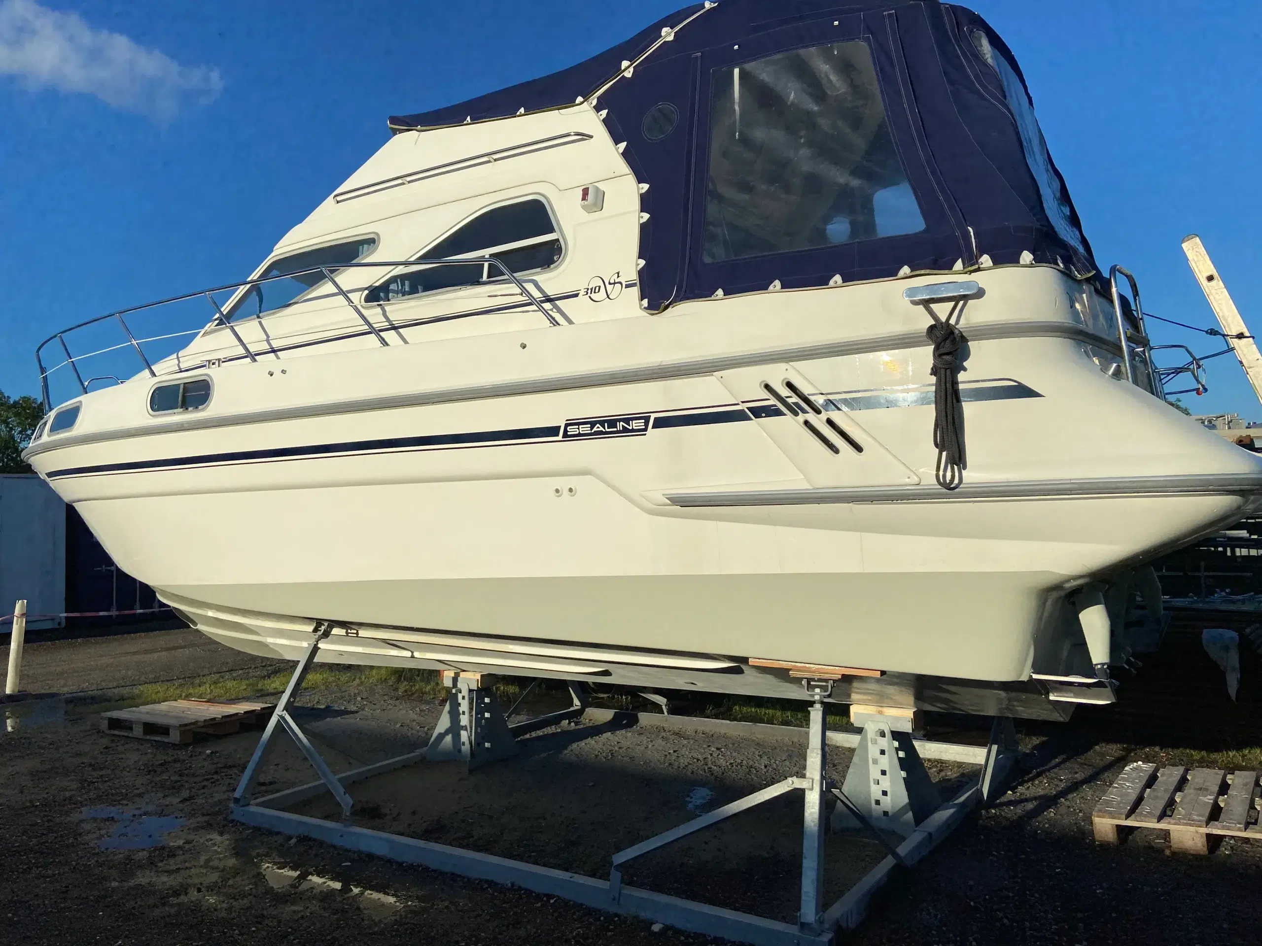 Sealine flybridge 310