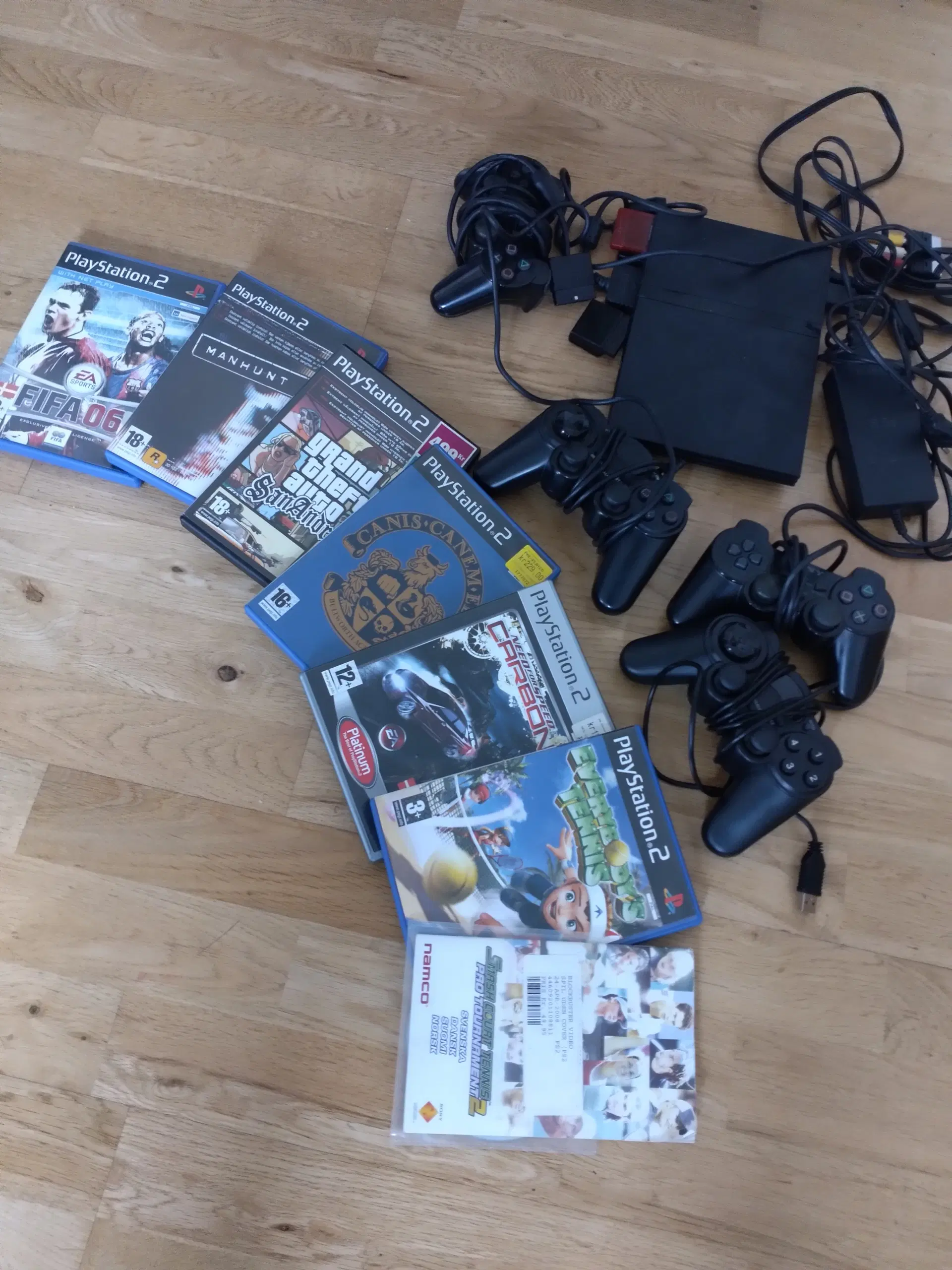 PlayStation 2 slim med controllers og diverse tilb