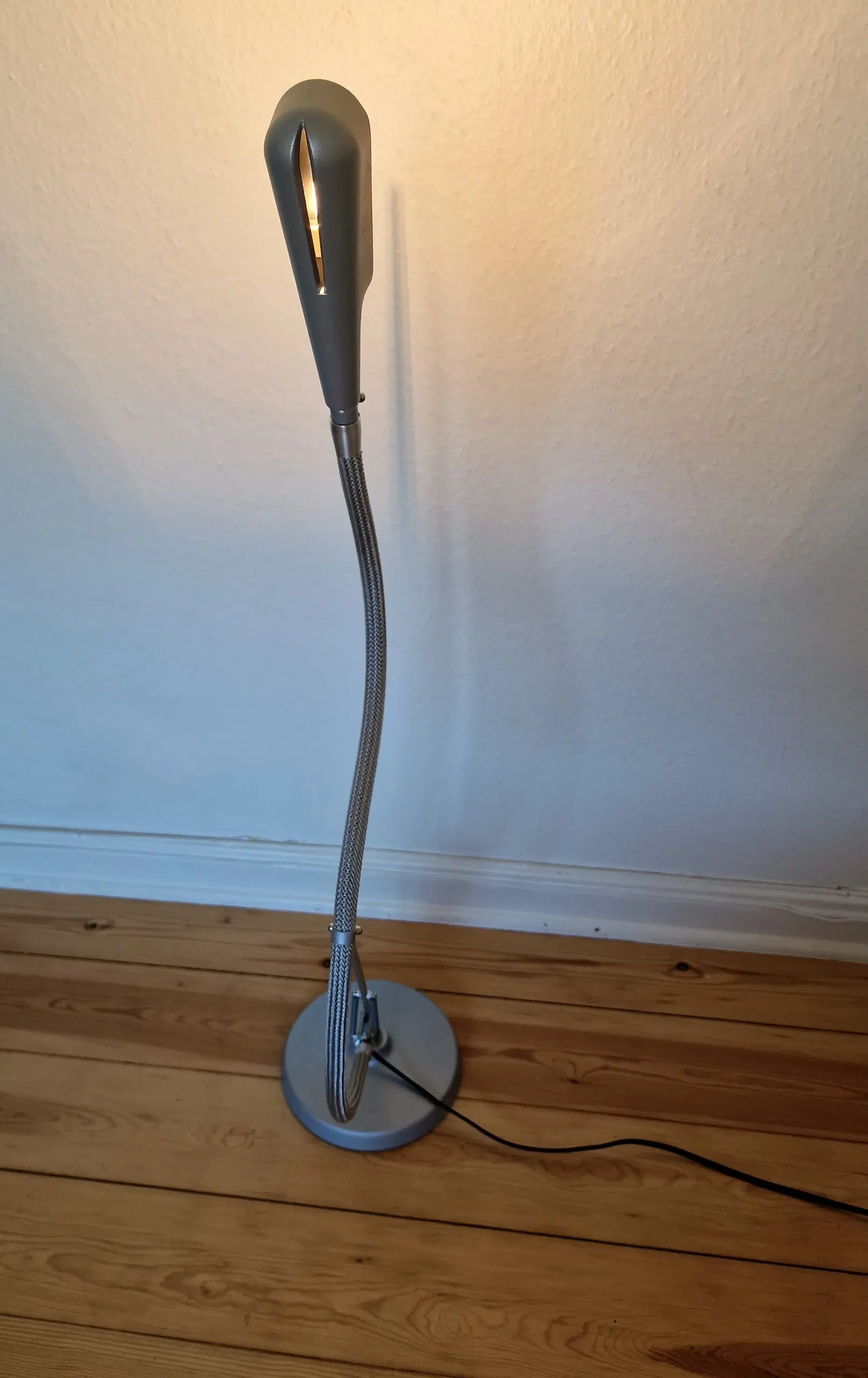 Skøn Luxo Arketto bordlampe