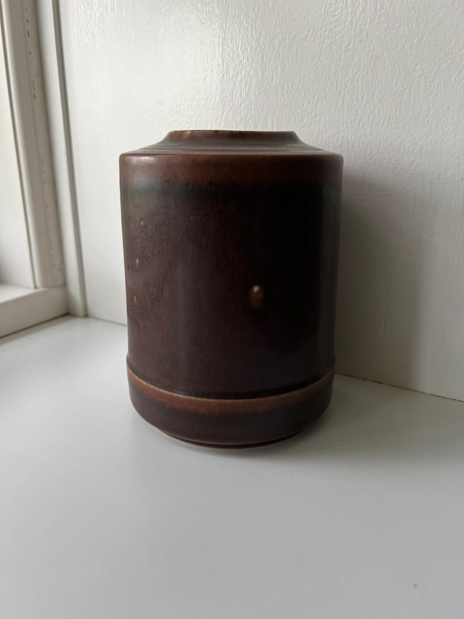 Smuk oksblodsrød vase fra Désirée