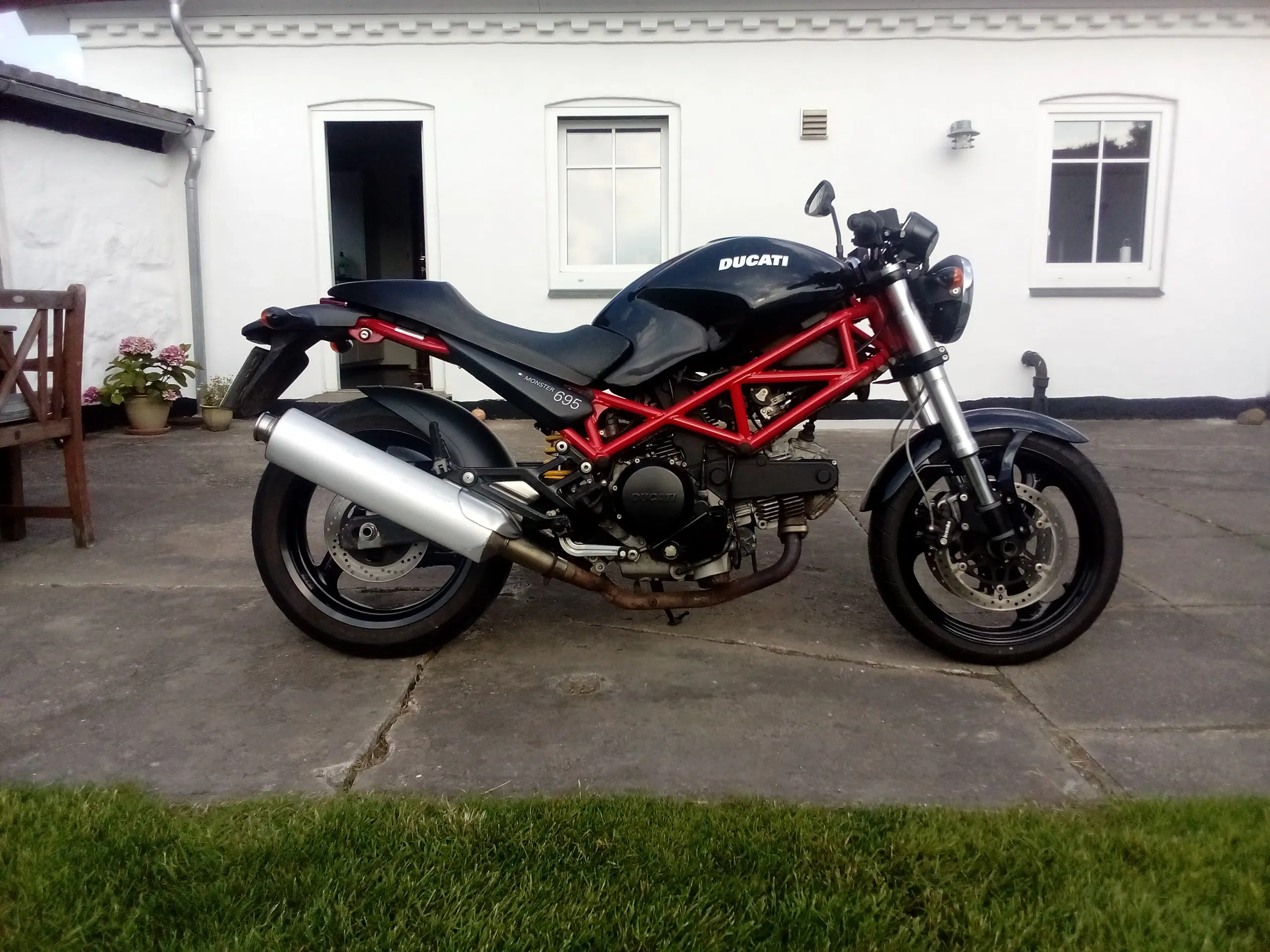 Ducati monster 695 Nysynet