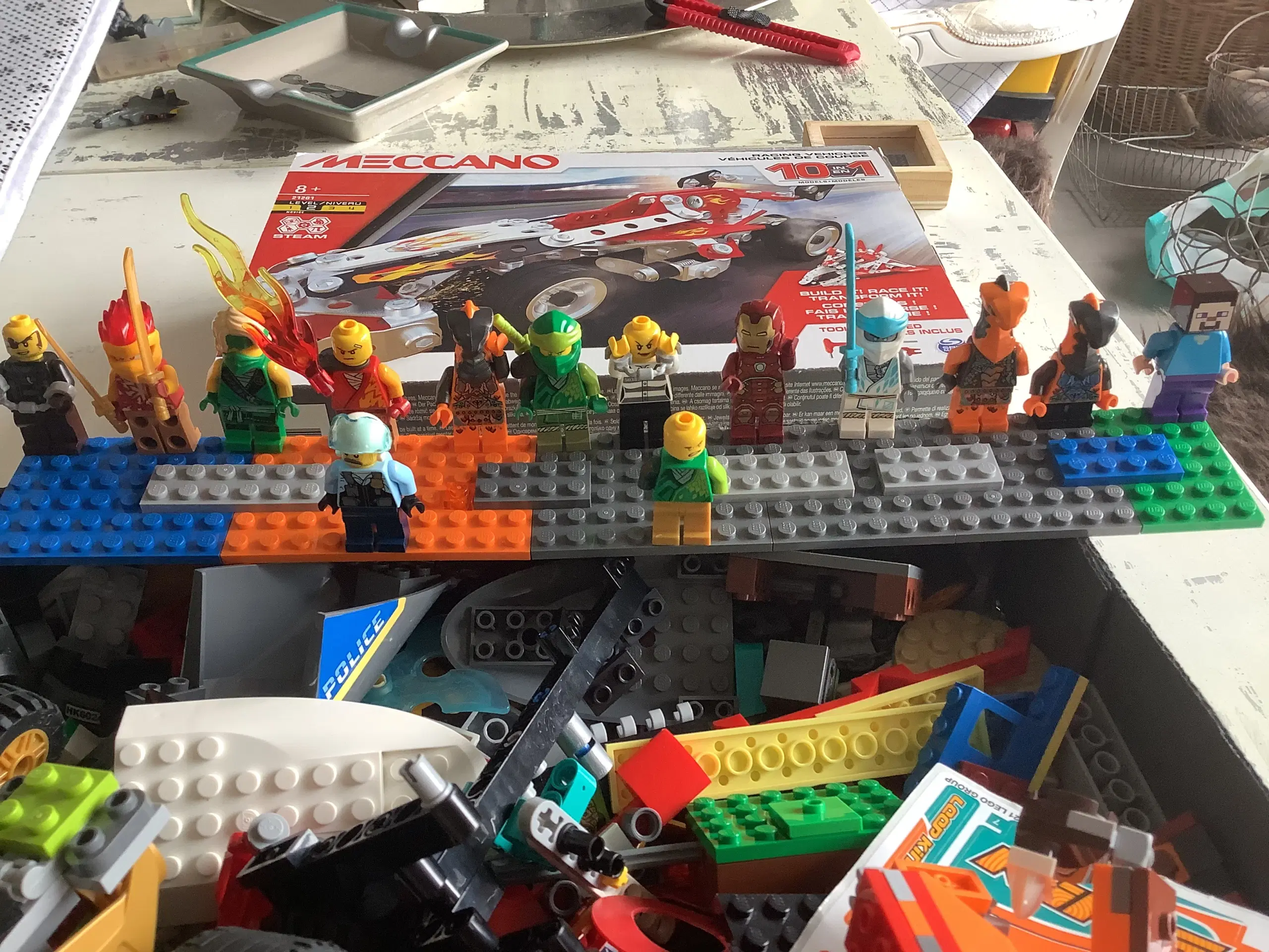 Stor Lego lot Med bla 14 minifigurer