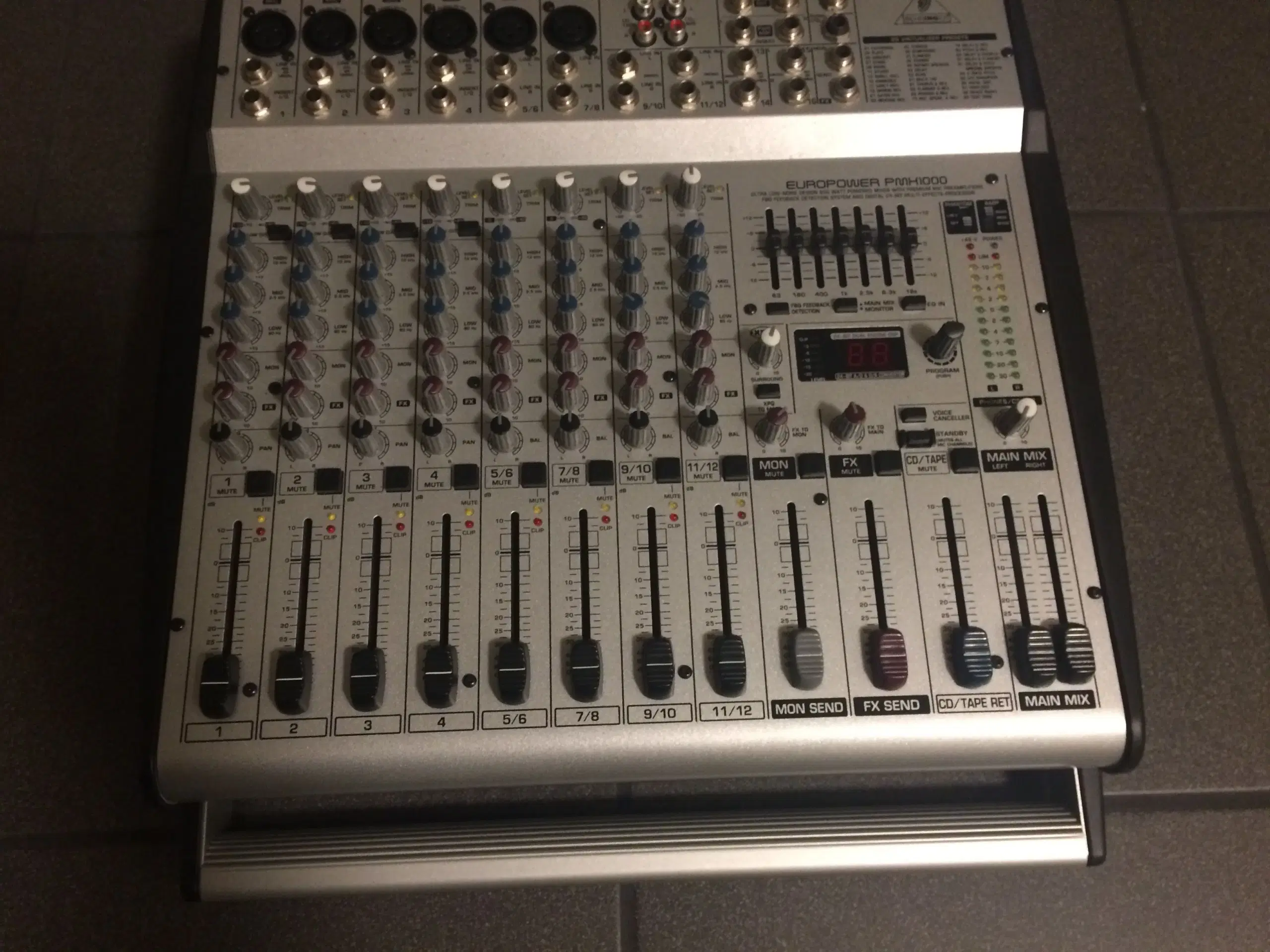 Behringer PMH1000 Powered Mixer