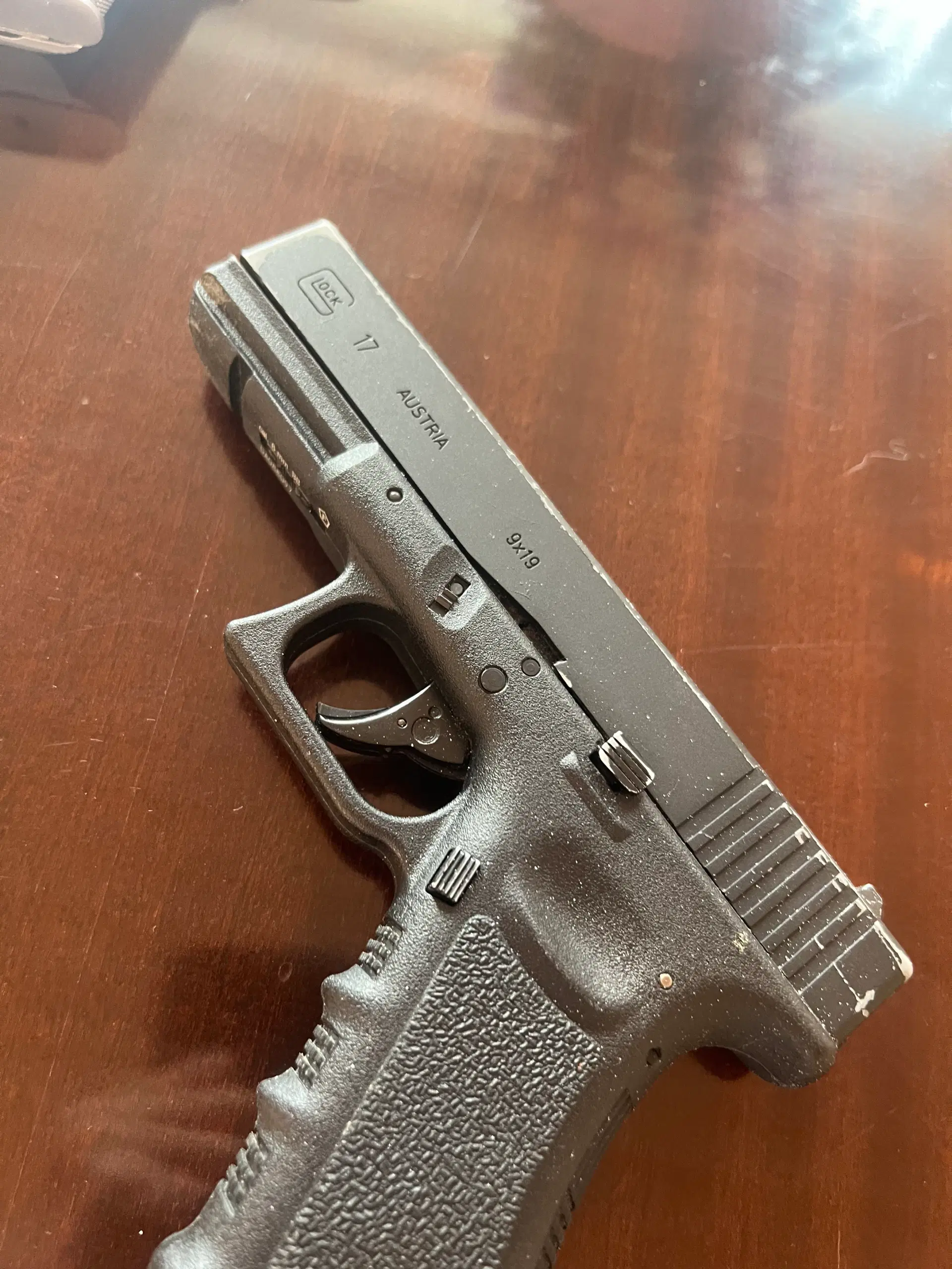 Glock 17 airsoft fuld metal (Gas blowback)