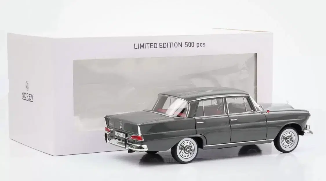 1:18 Mercedes 190D W110 1964