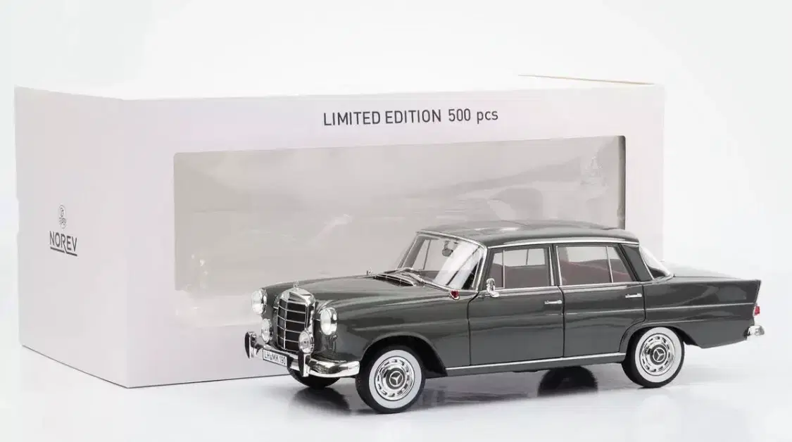 1:18 Mercedes 190D W110 1964