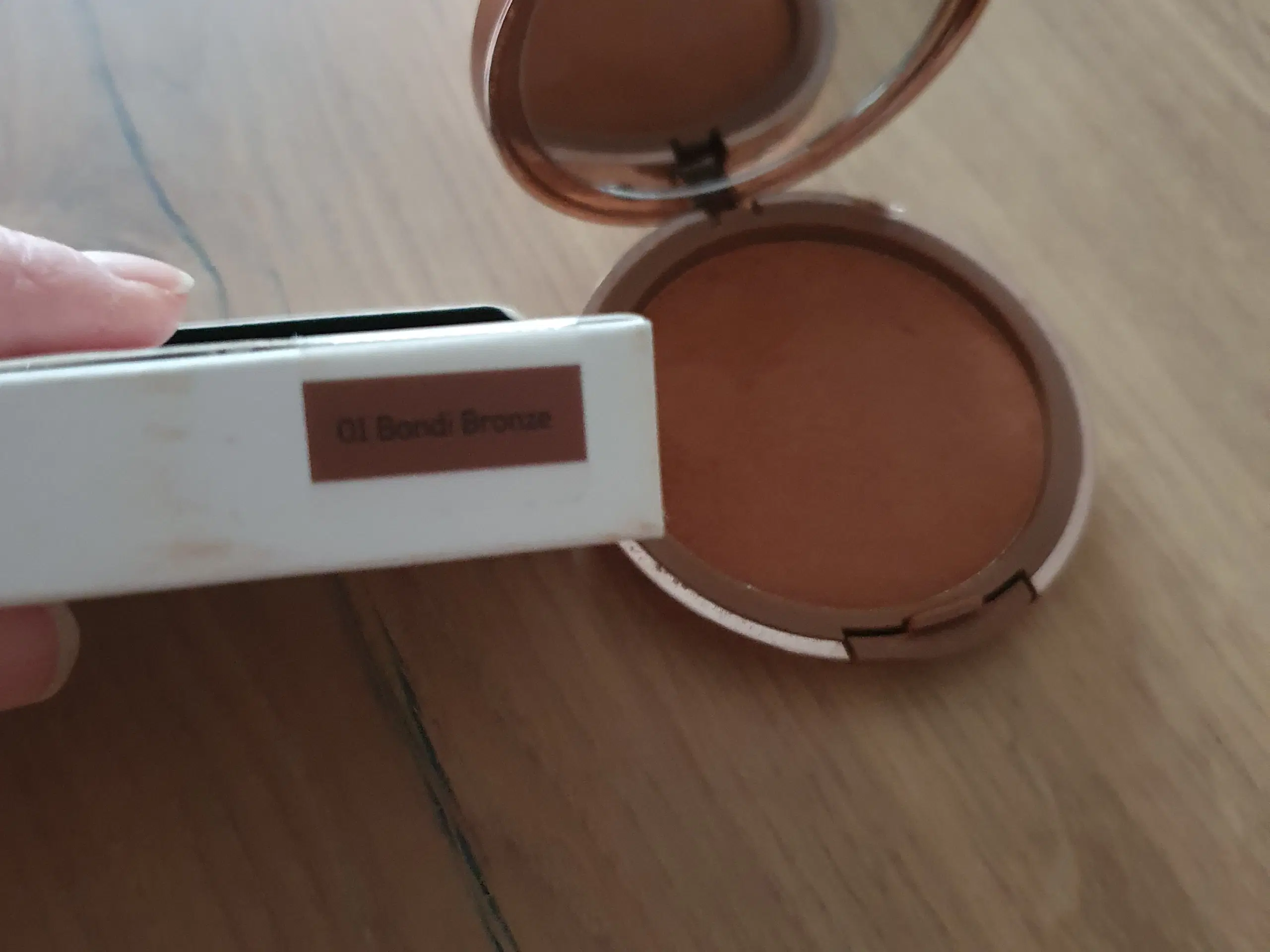 Makeup bronzer