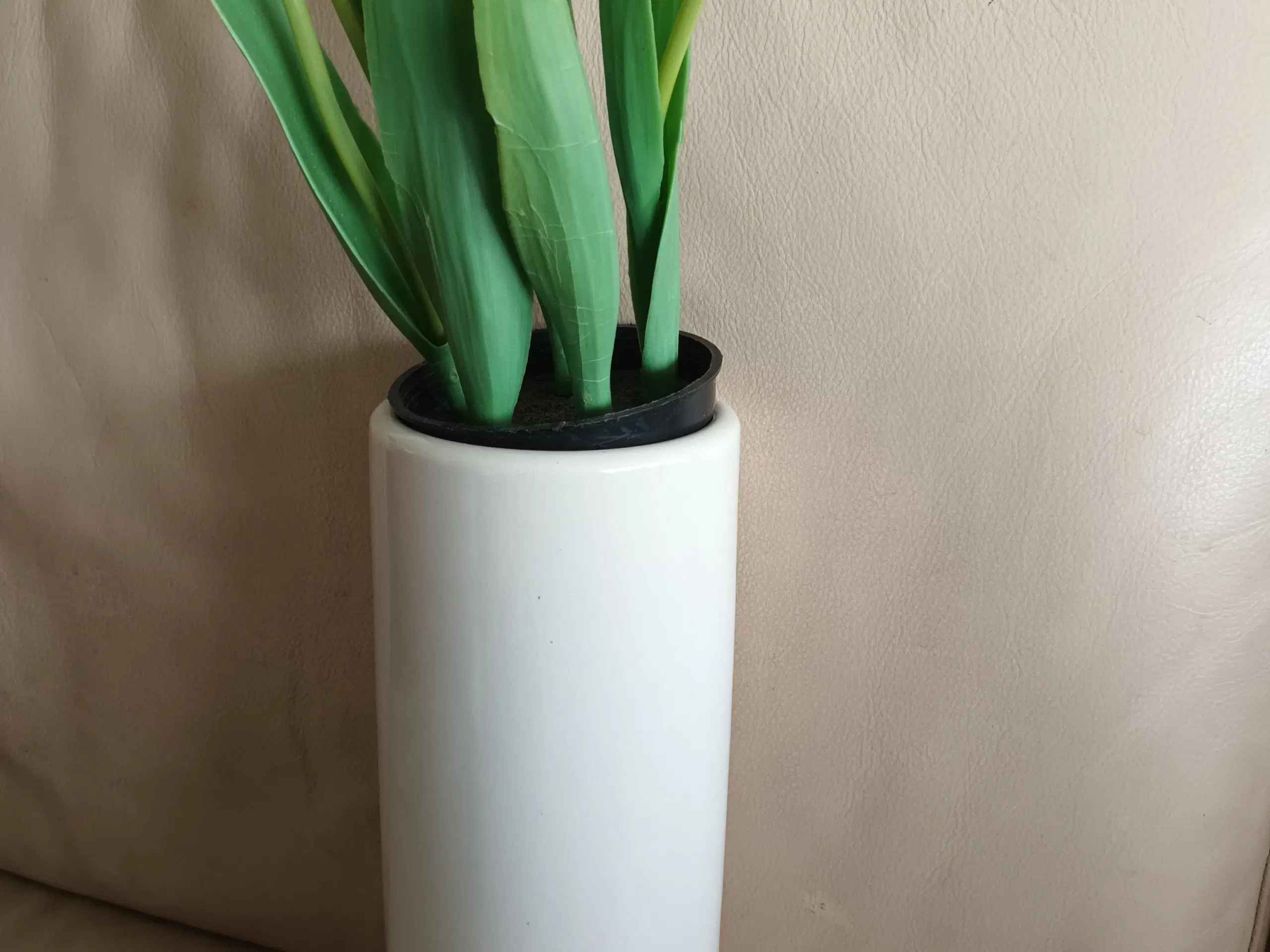 FLOT HVID KERAMIK VASE 25 CM ER NUMMERERET I BUNDE