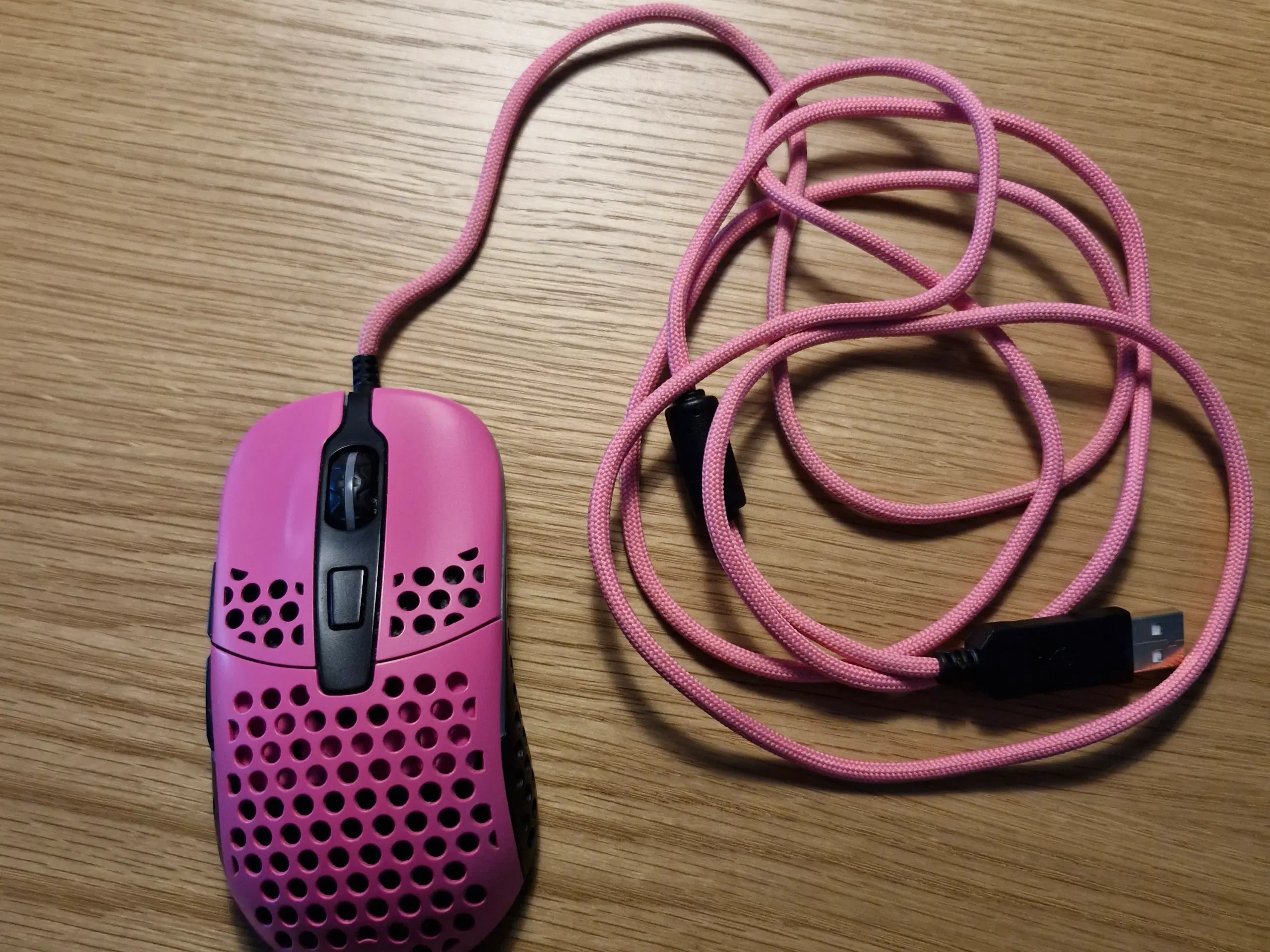 Gaming Mus Pink Xtrfy M42 rgb