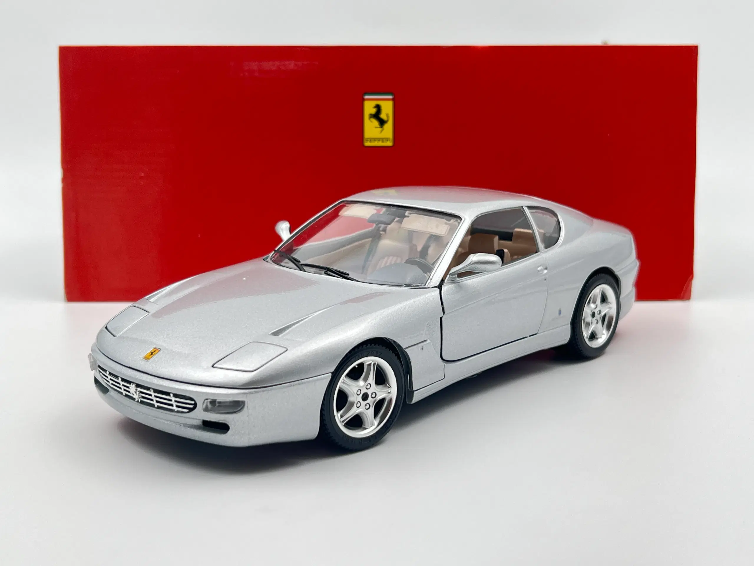 1992 Ferrari 456 GT V12 Pininfarina - 1:18