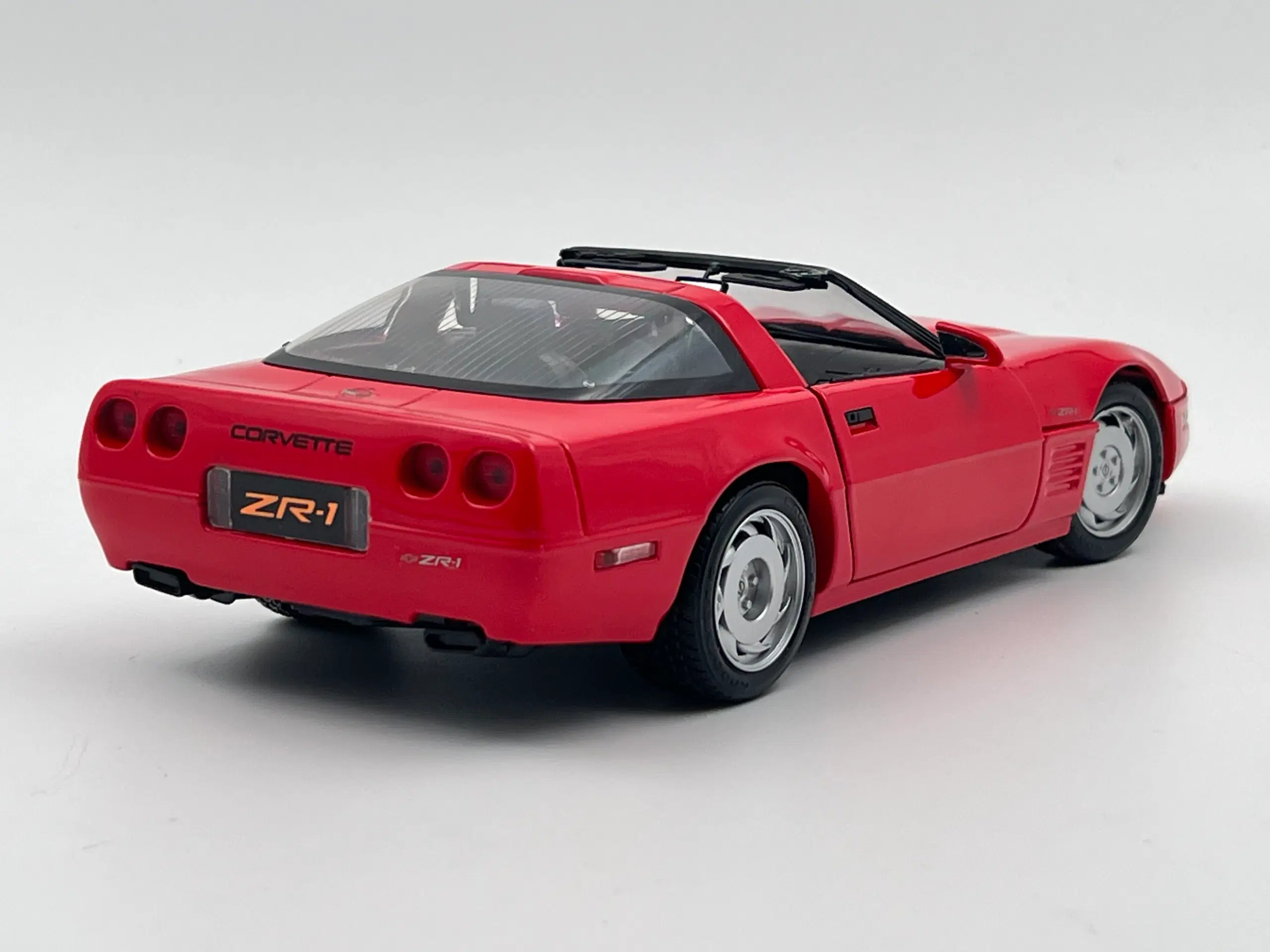 1992 Chevrolet Corvette ZR 1 1:18