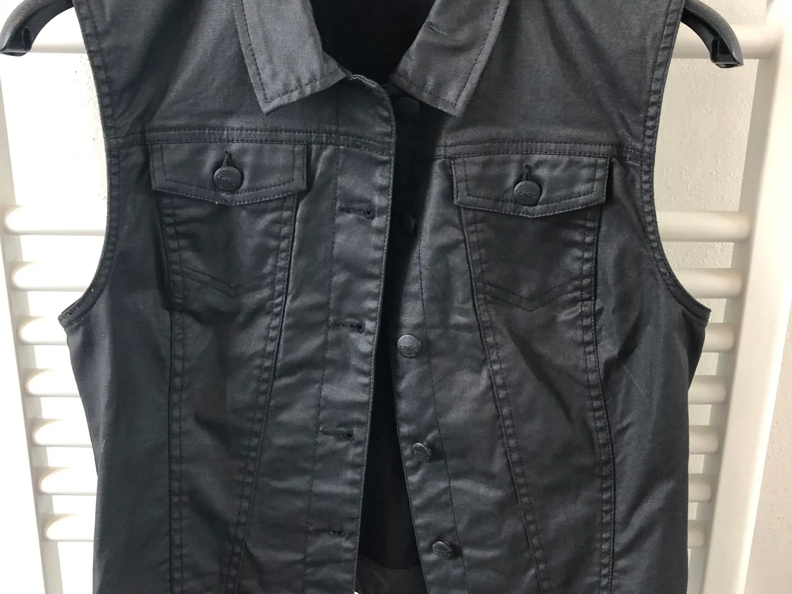 Sort vest