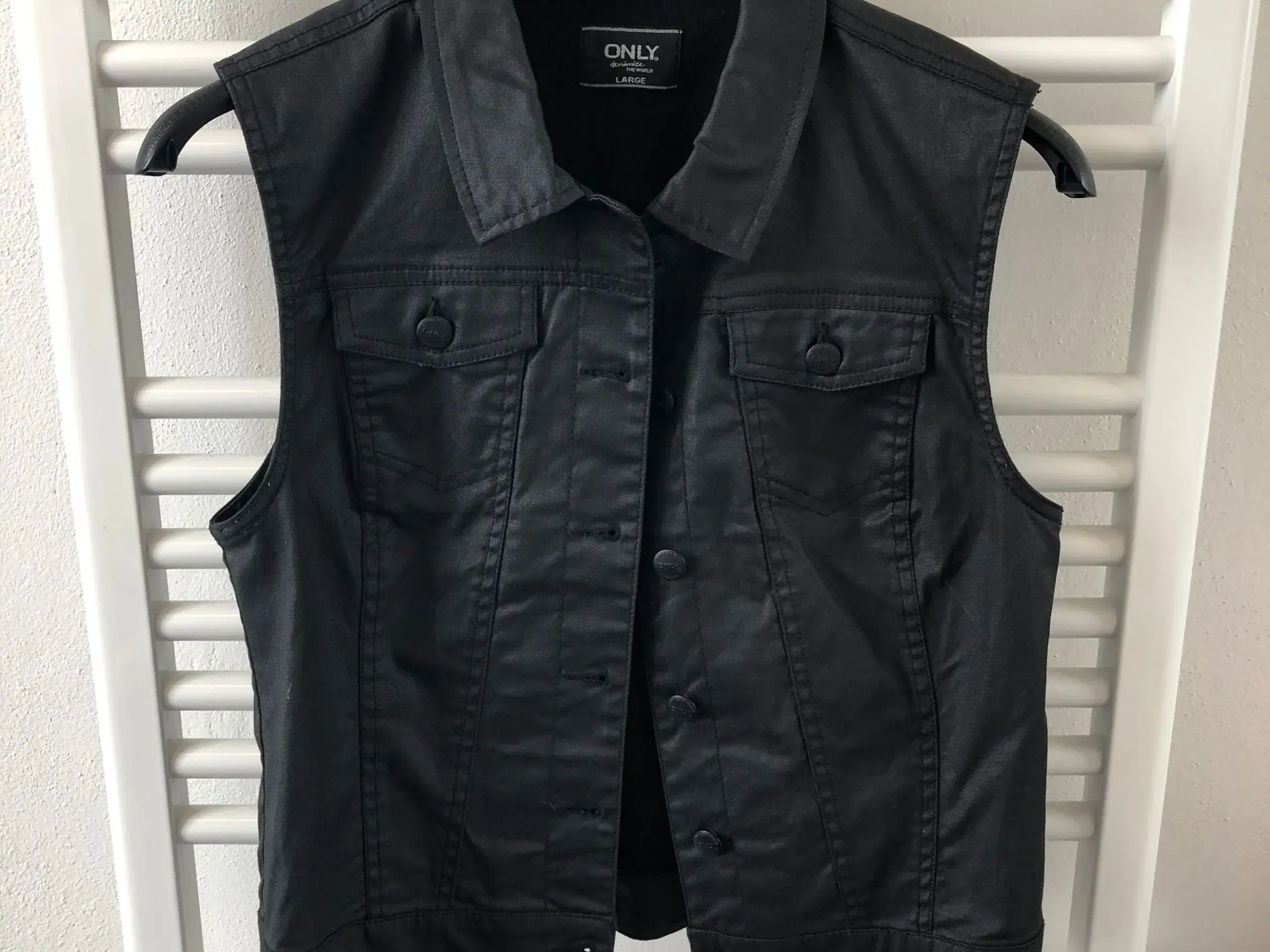 Sort vest