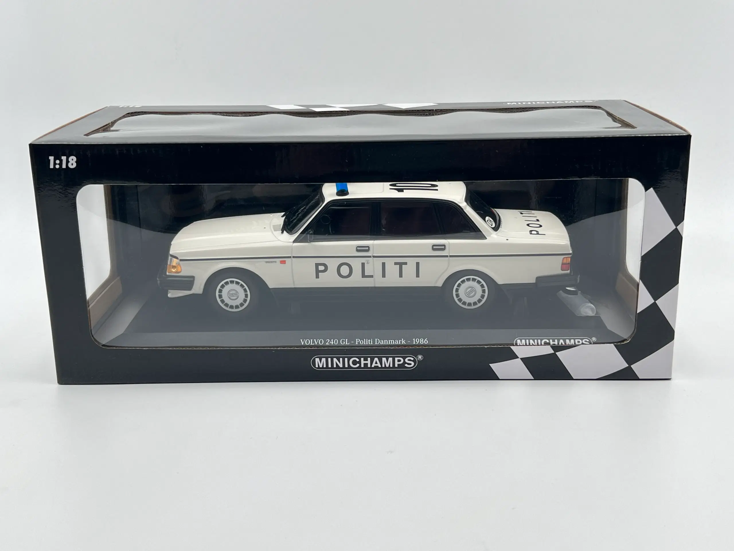 1986 Volvo 240 GL Dansk Politibil - 1:18