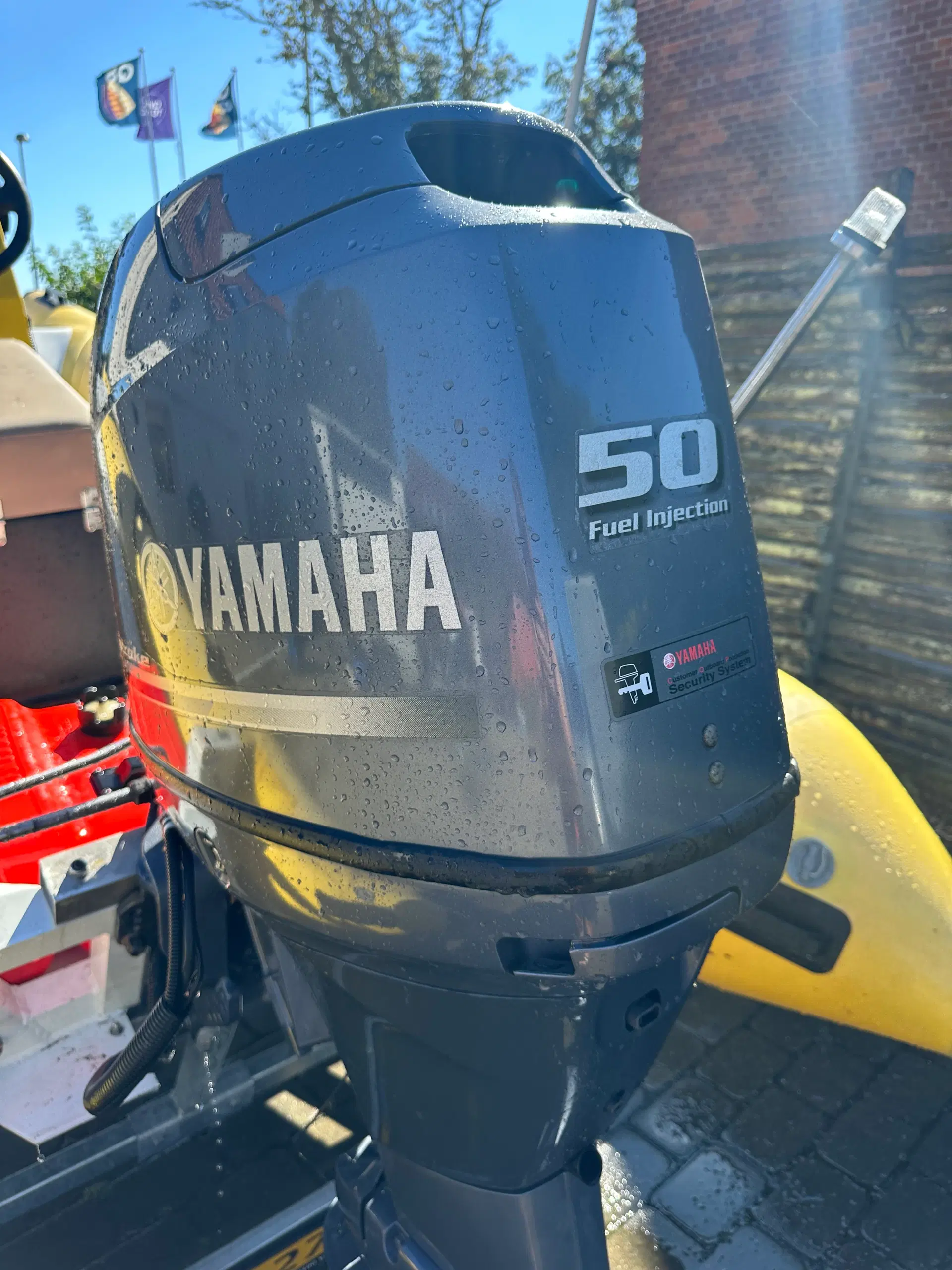 DUX 400 m/ 50 hk Yamaha og trailer