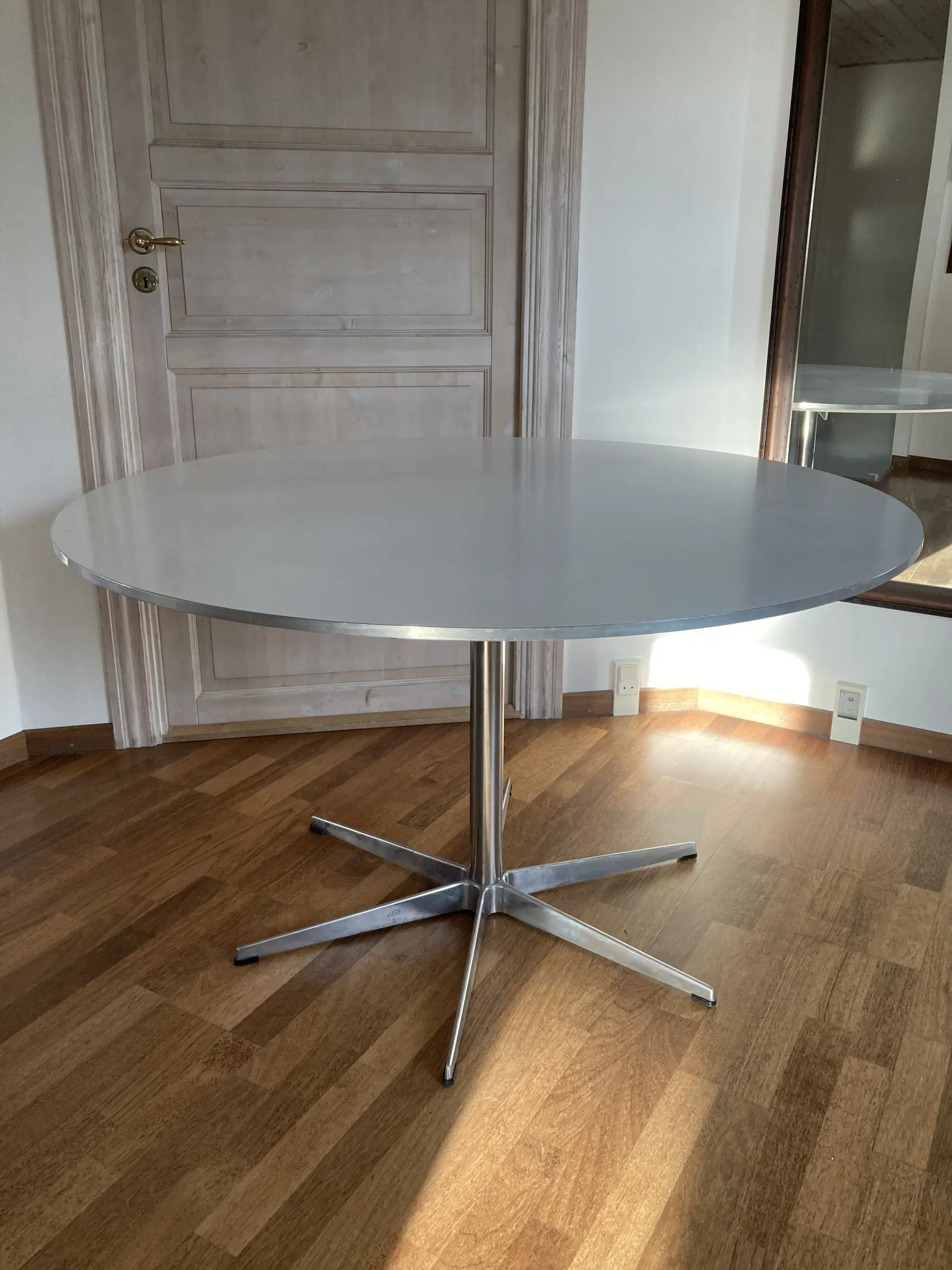 Fritz Hansen Spisebord Ø120 cm