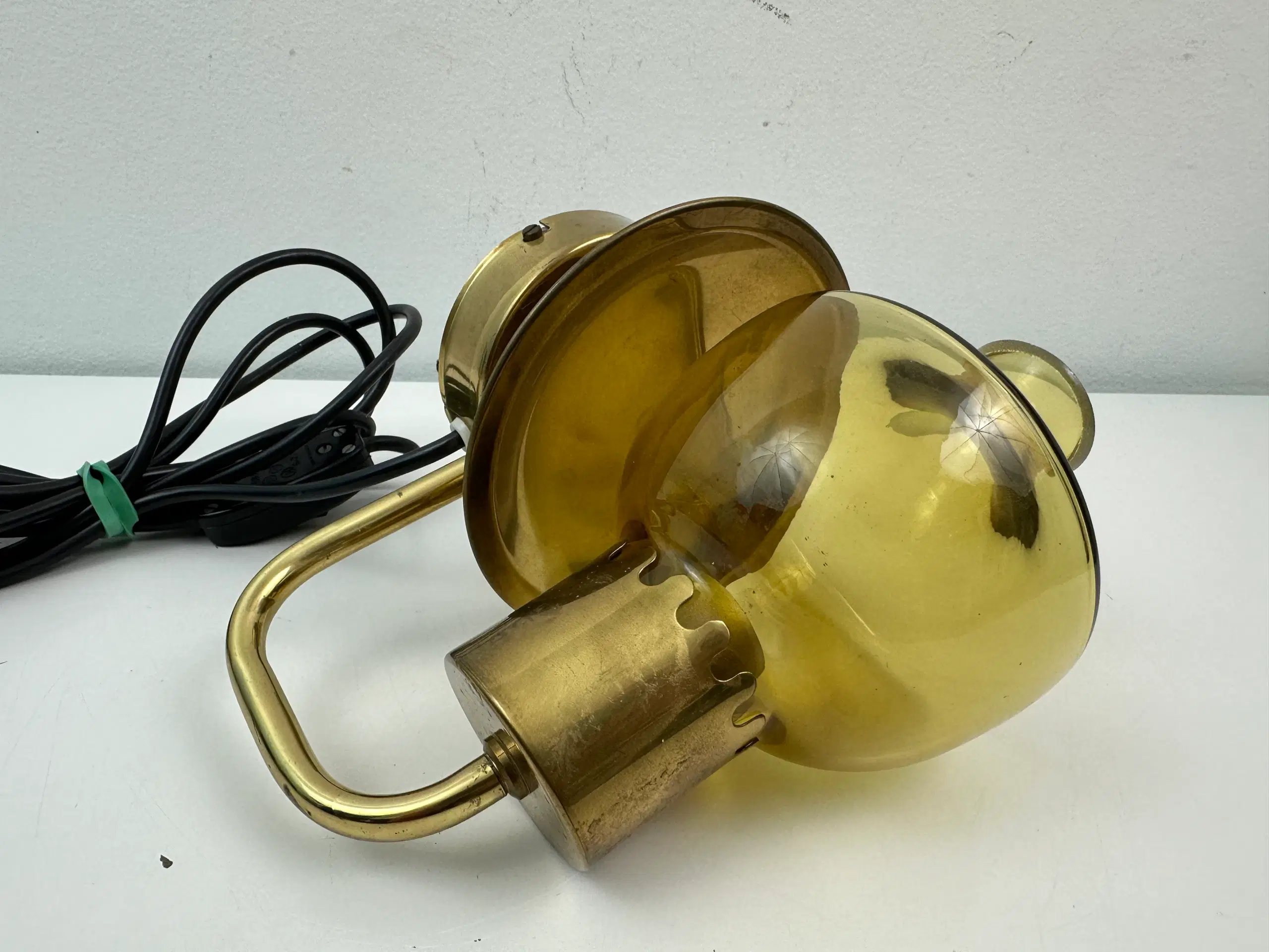 Vintage lampe i messing / glas