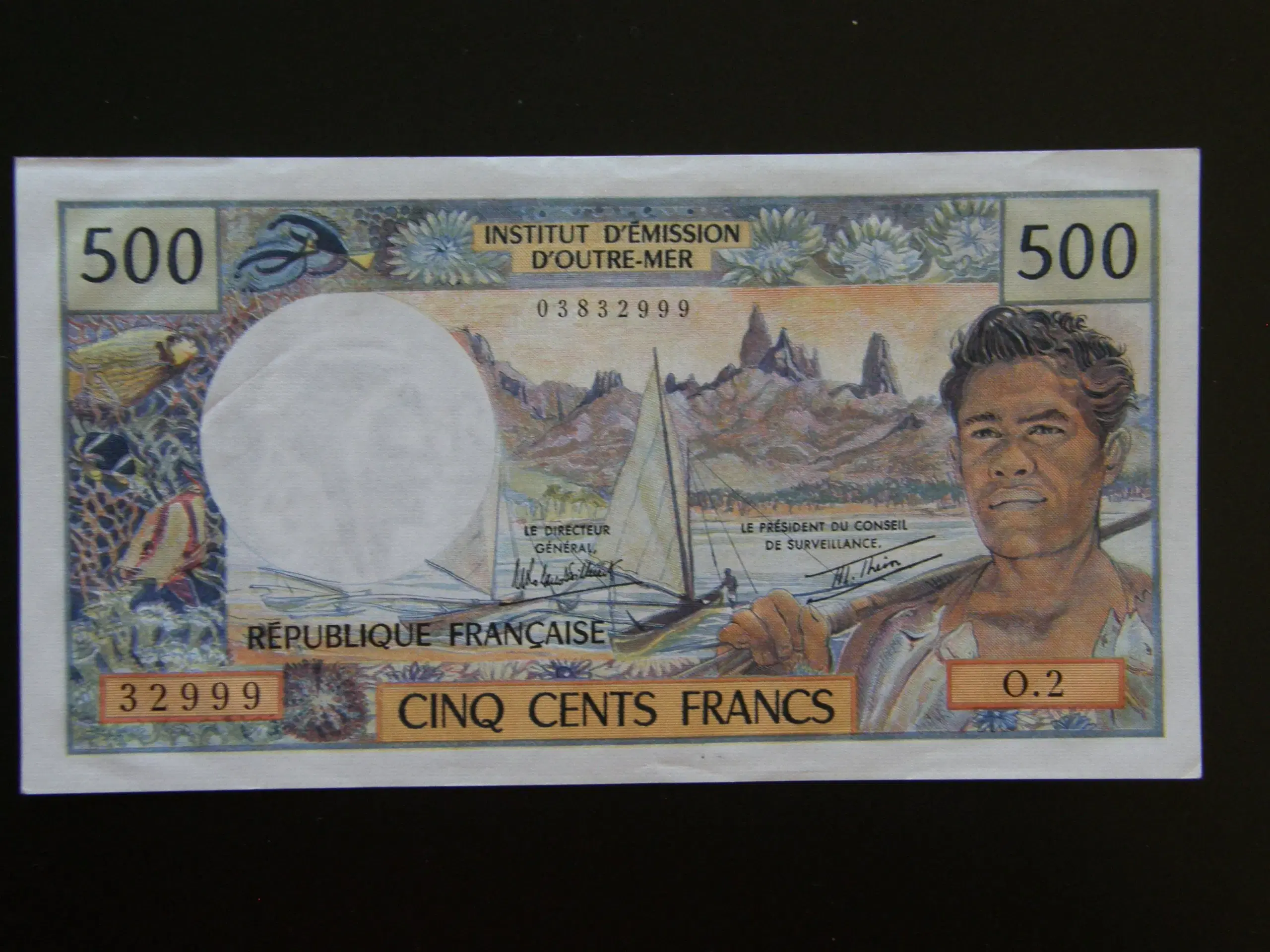 Tahiti  500 Francs 1985  P25d  Unc