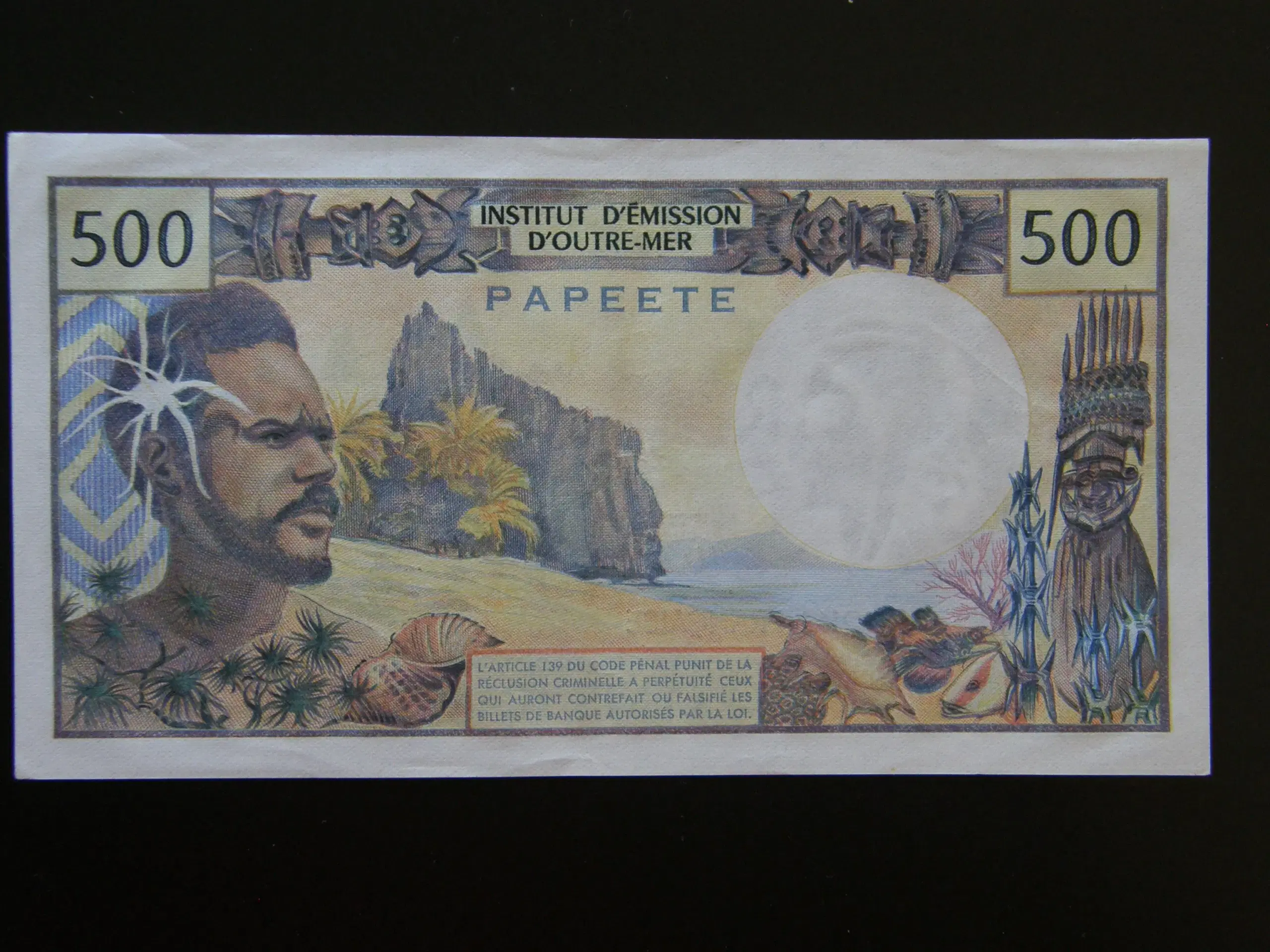 Tahiti  500 Francs 1985  P25d  Unc