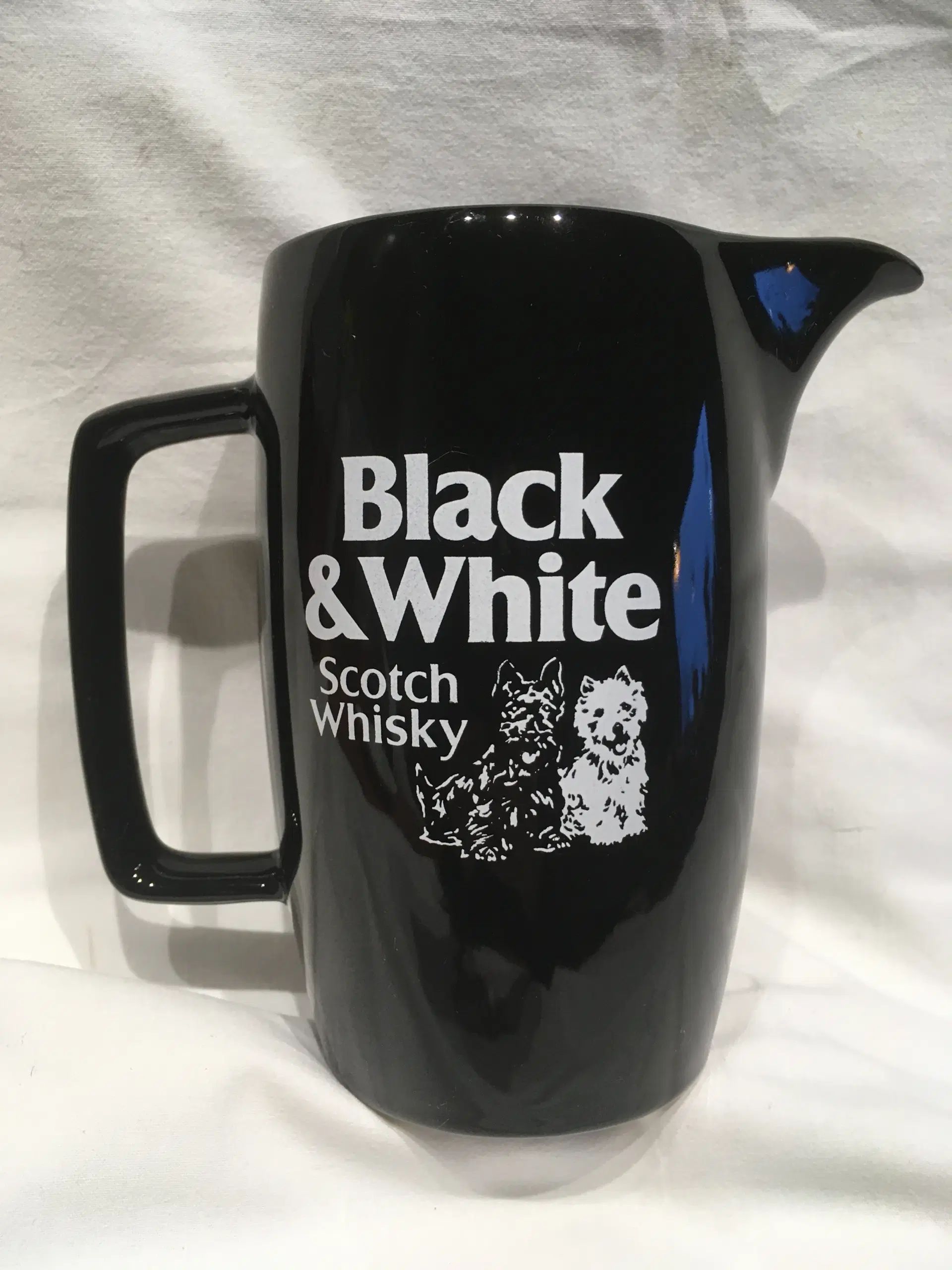 Whiskykande black  white