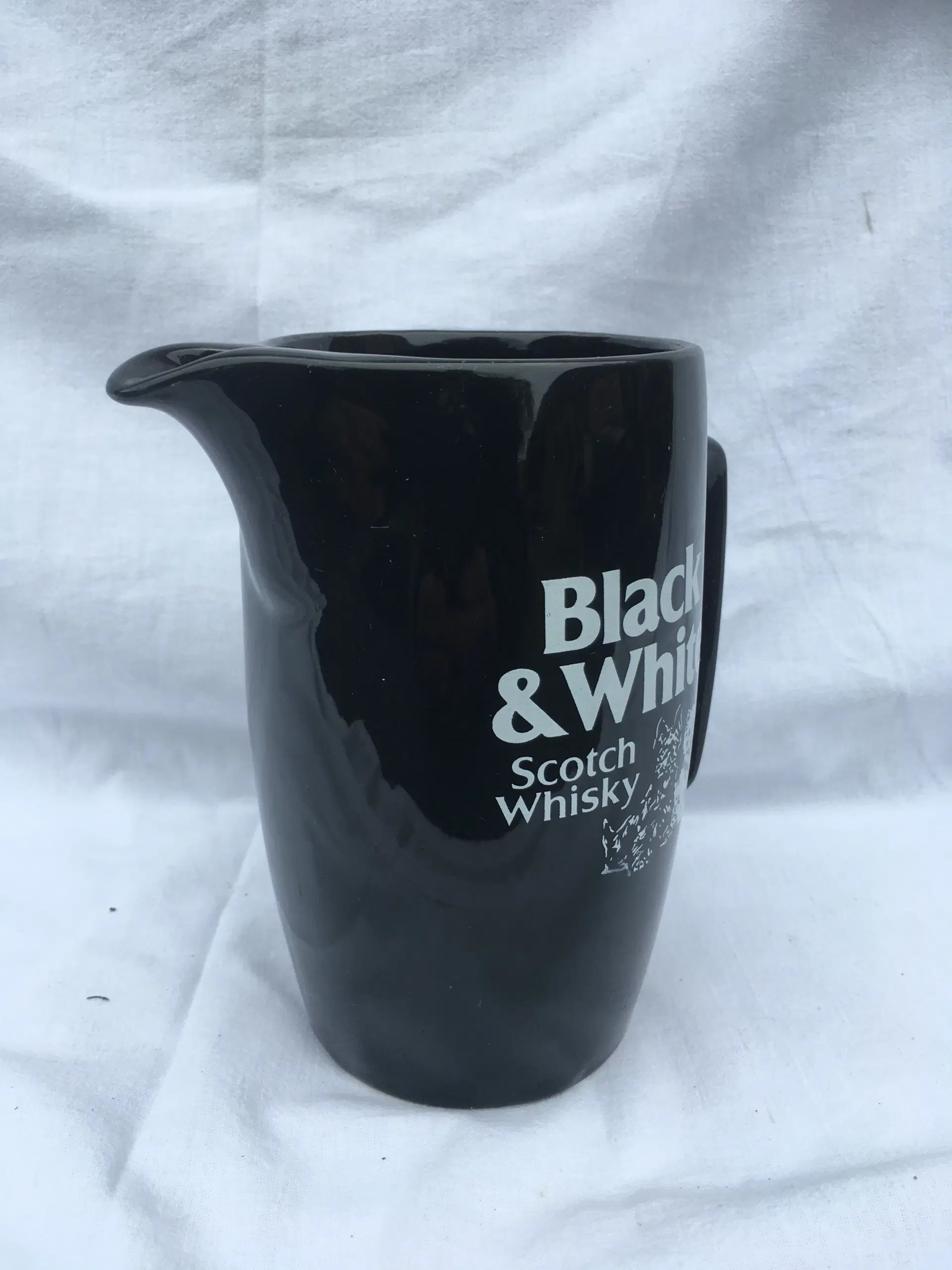 Whiskykande black  white