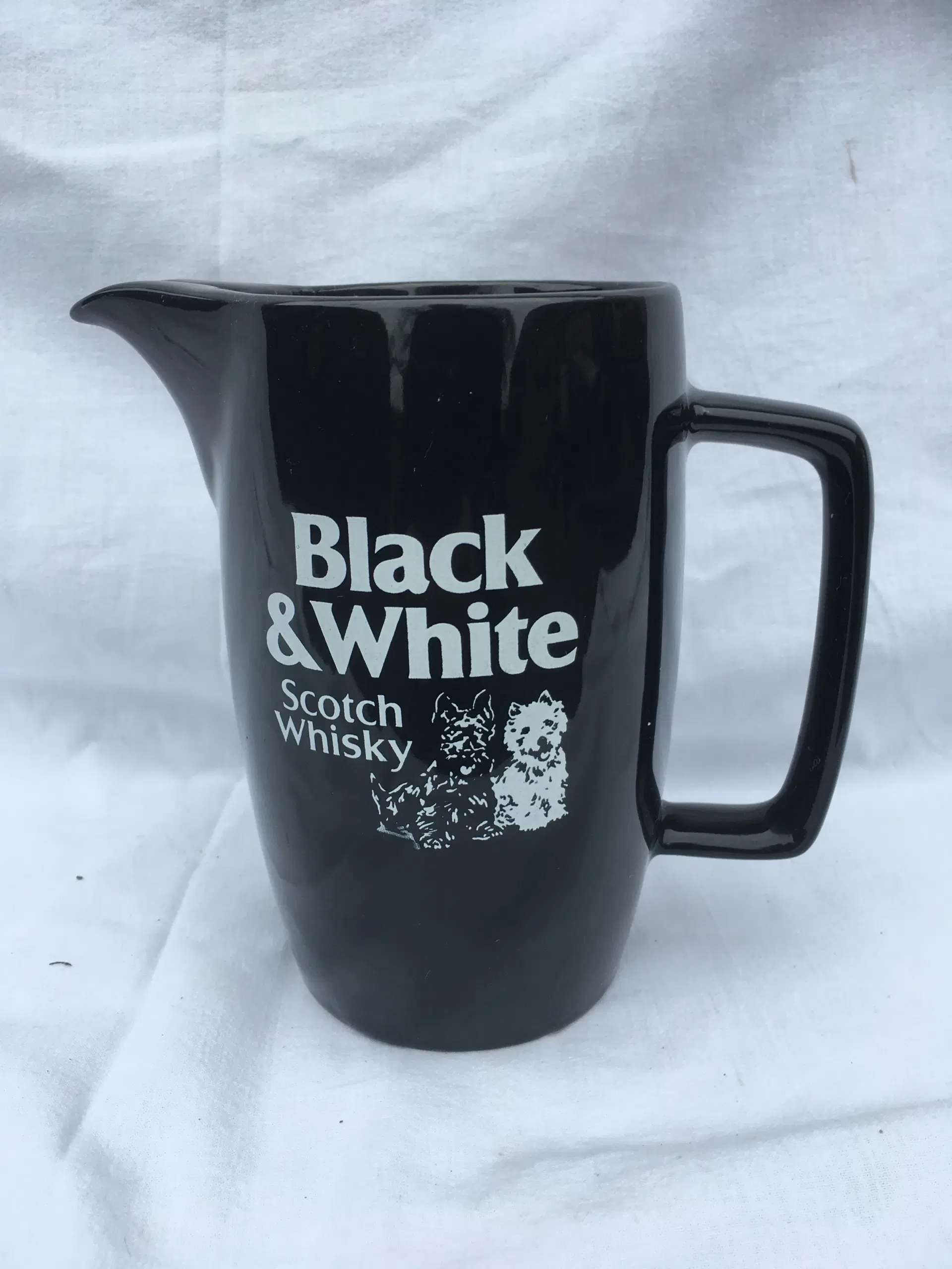 Whiskykande black  white