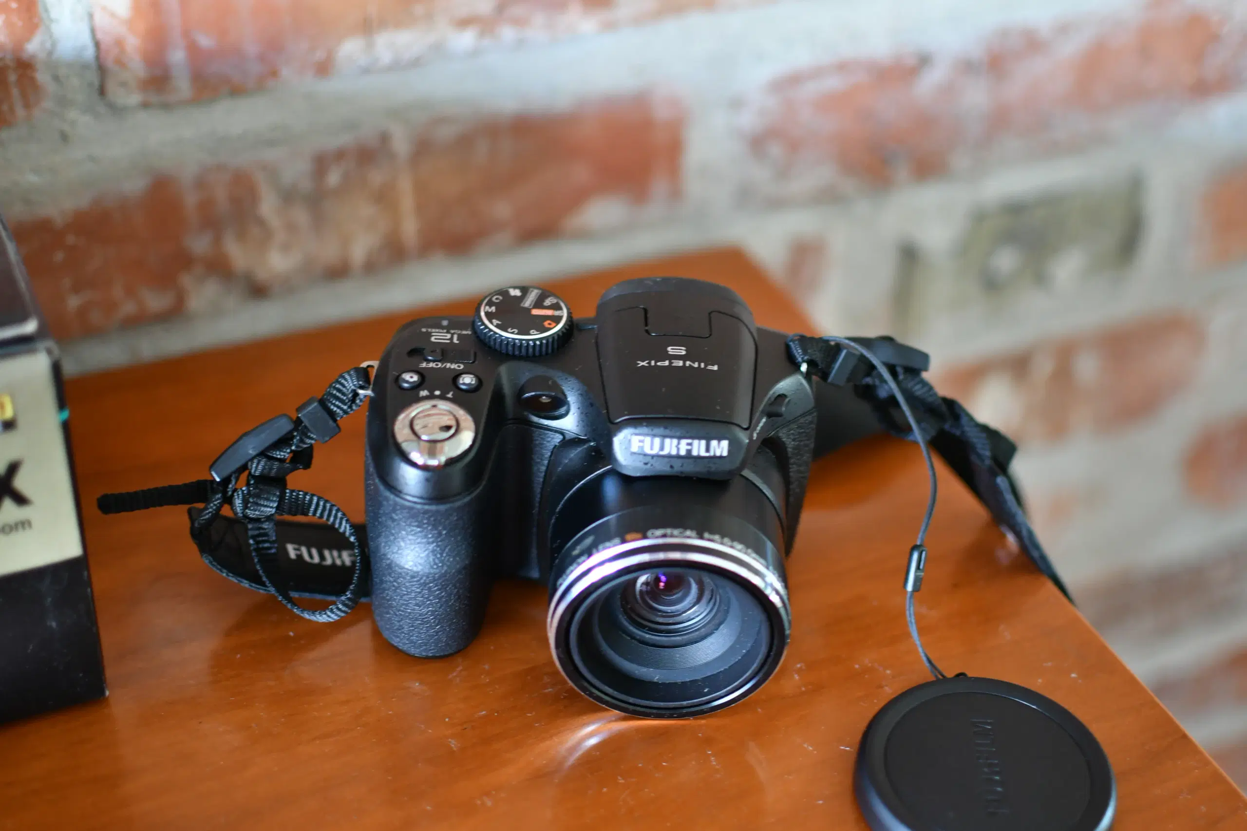 Fujifilm FinePix S2500 Digital Camera 12mp