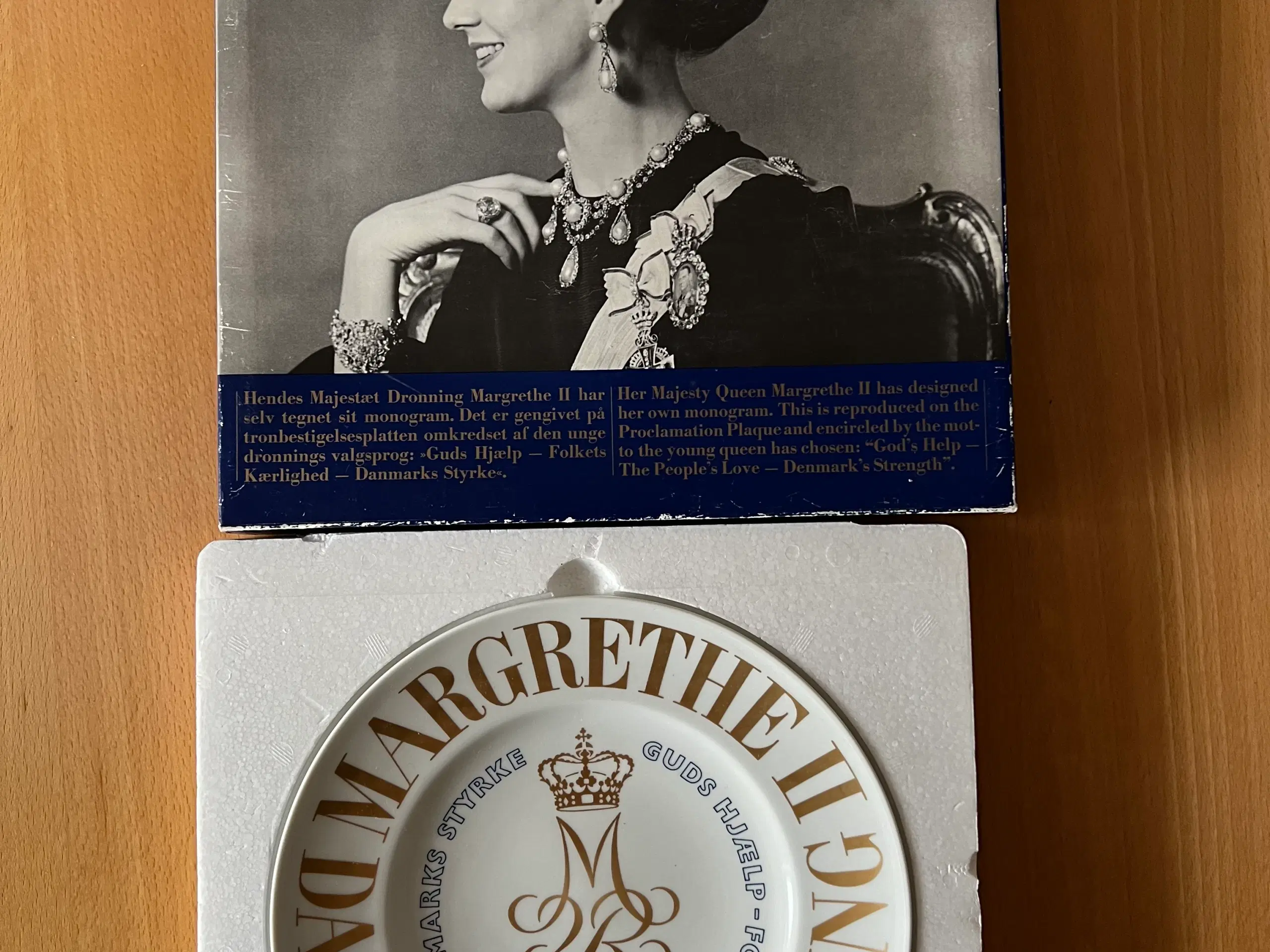 Mindeplatte Margrethe's tronbestigelse