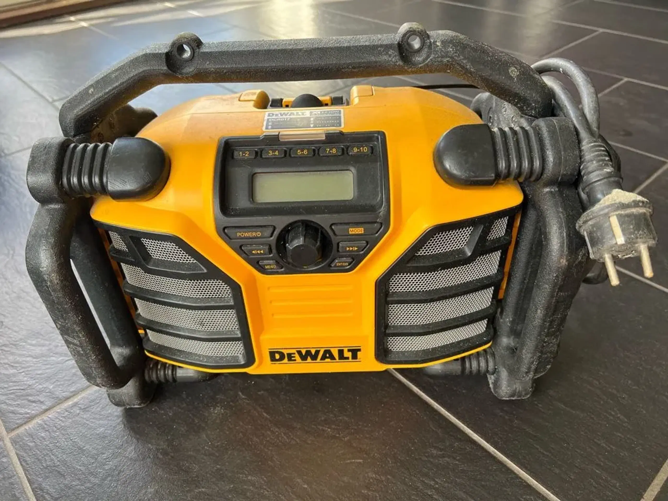 radio dewalt dcr 017