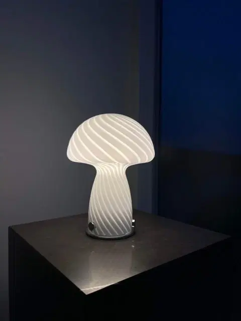 Mushroom bordlampe - hvid