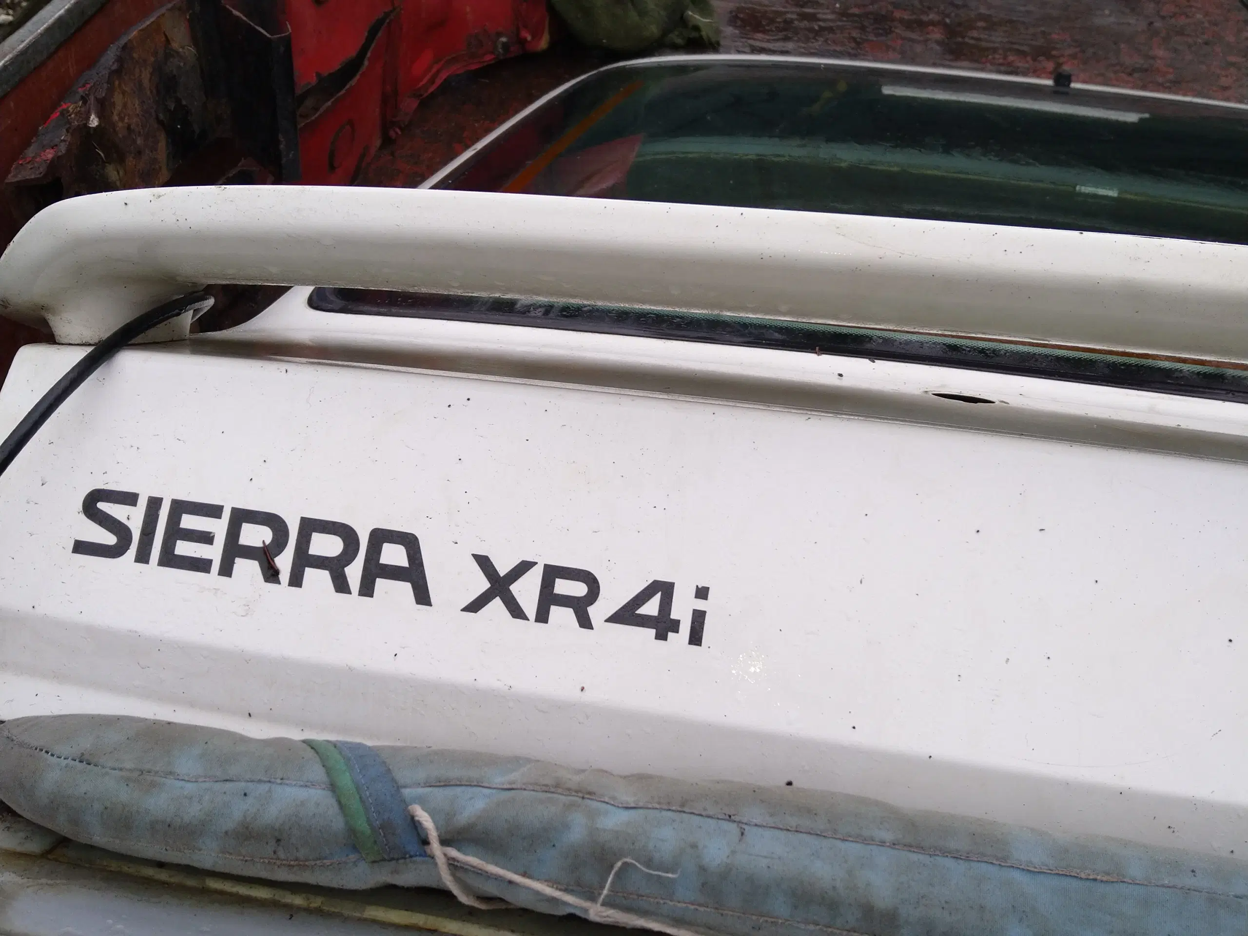 Ford Sierra bagklap med XR4I spoiler