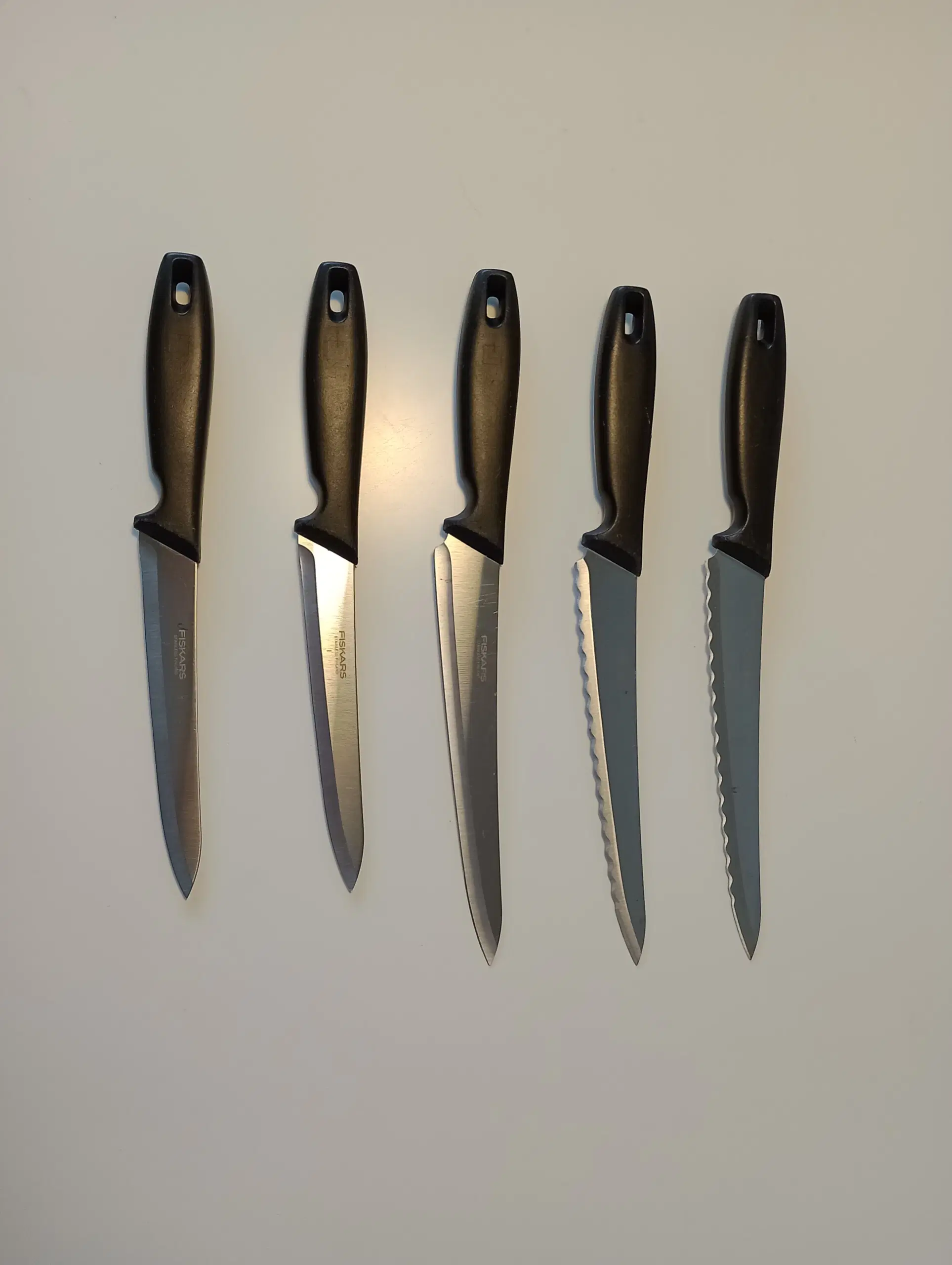 5 Fiskars knive for 100 kr