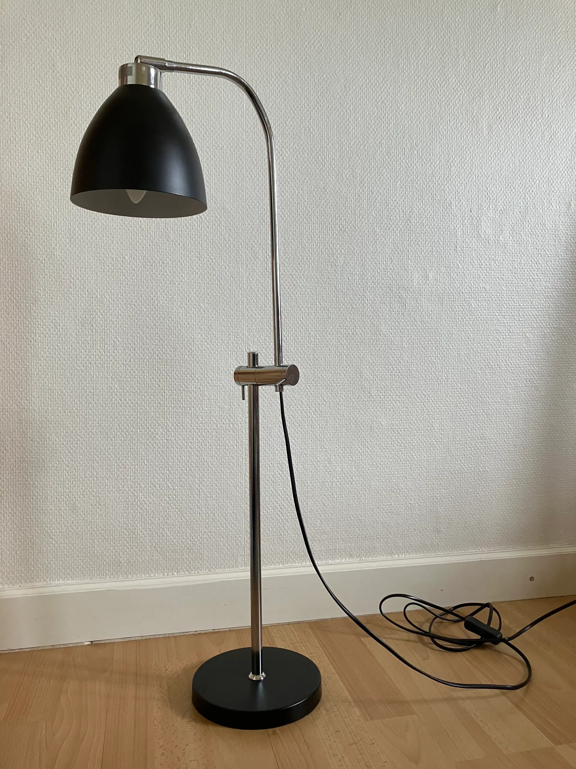 Væg- og bordlampe