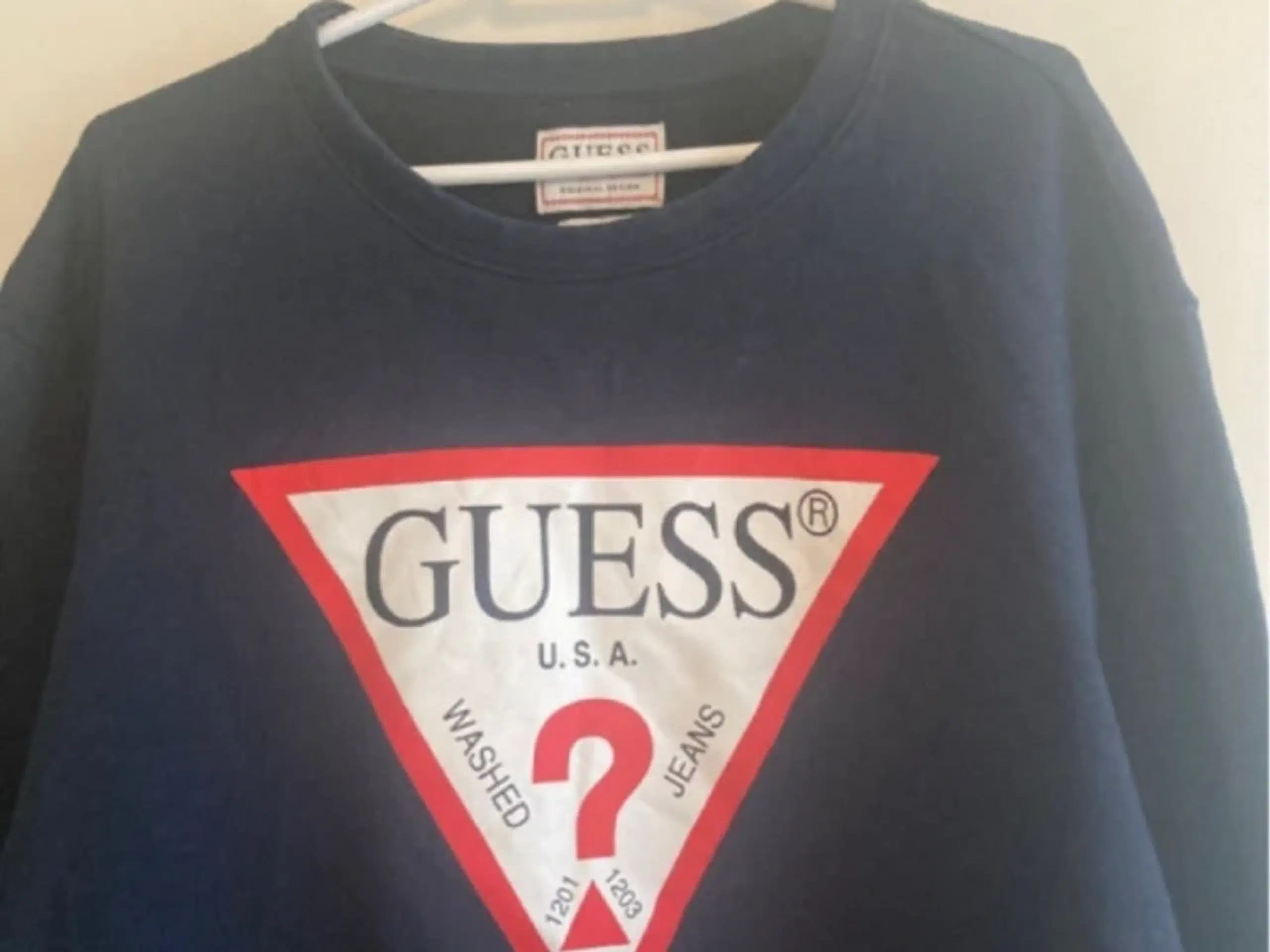 Guess sweatshirt