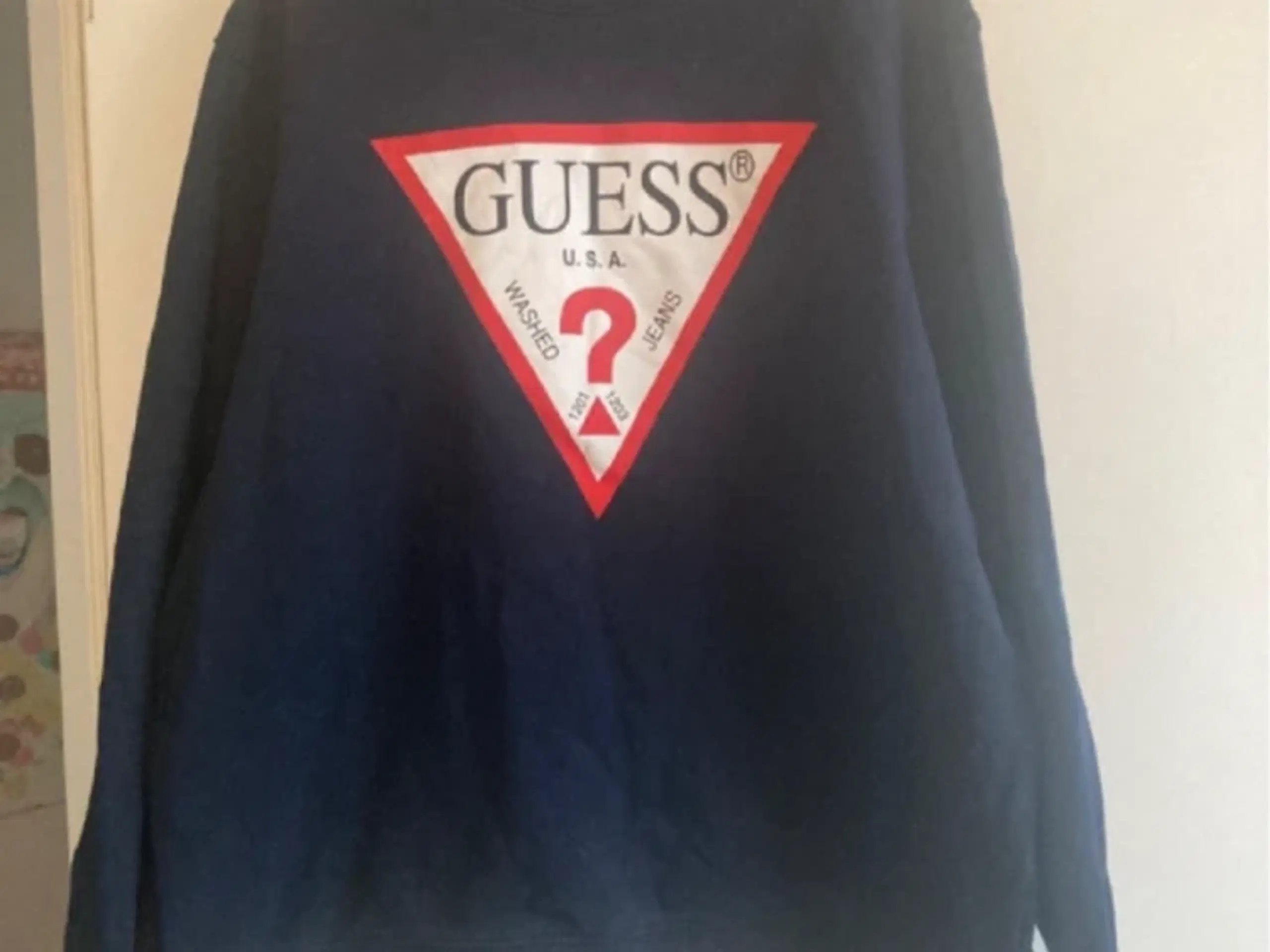 Guess sweatshirt