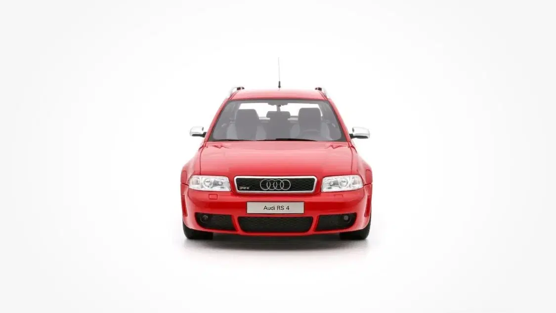 1:18 Audi RS4 Avant B5 2000