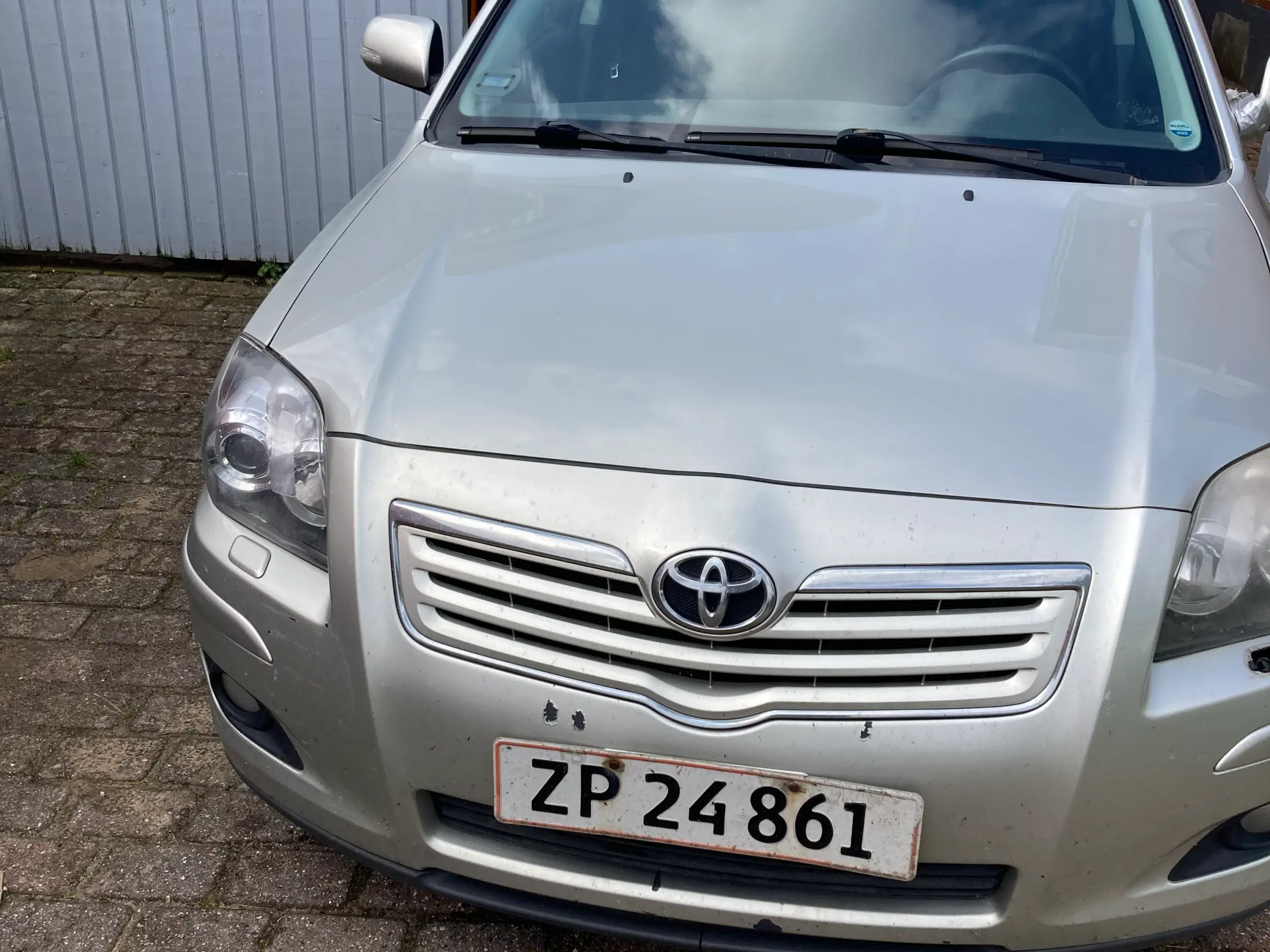 Avensis t25