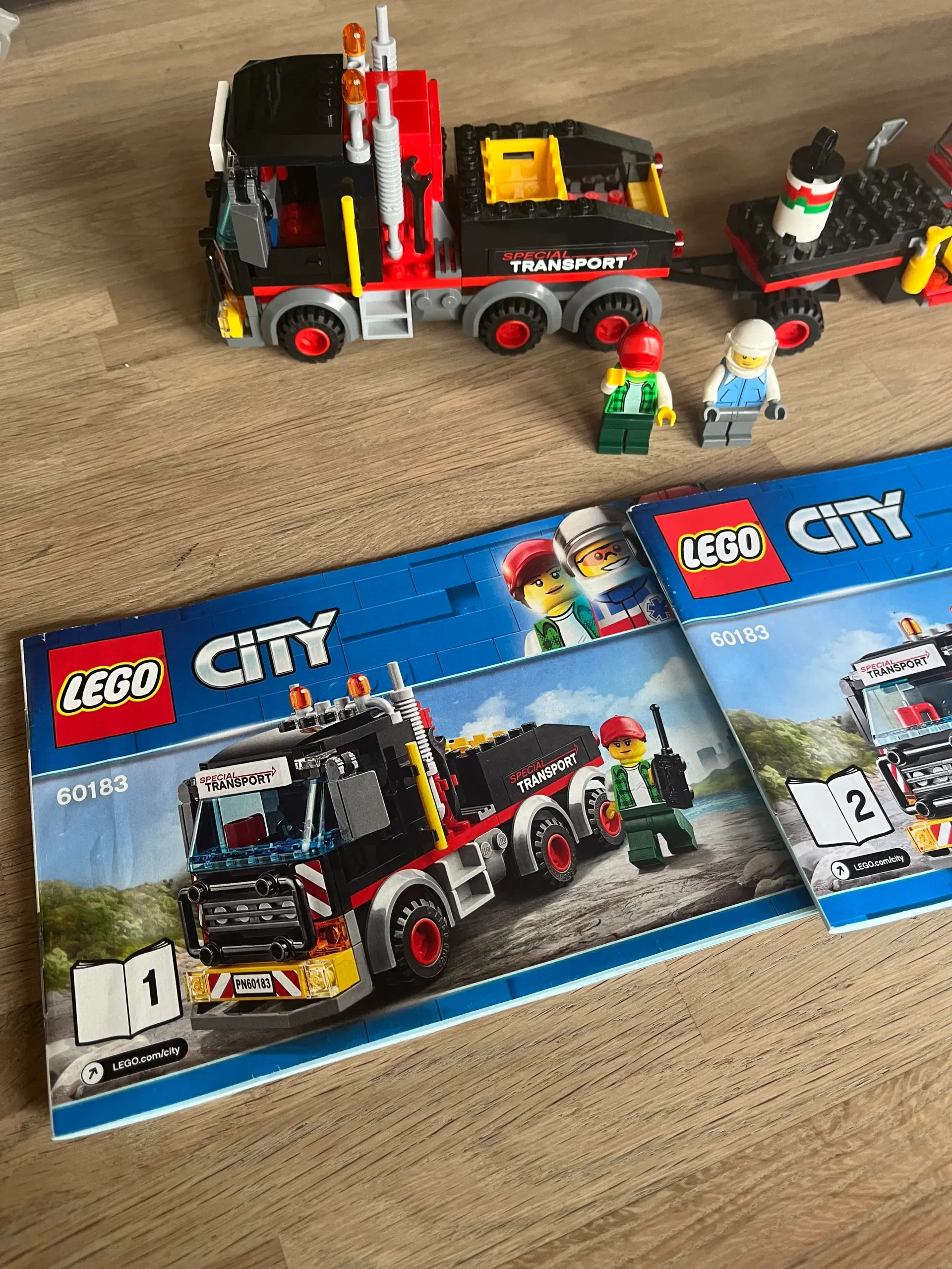 Lego 60183 transporter til tung gods og helikopter