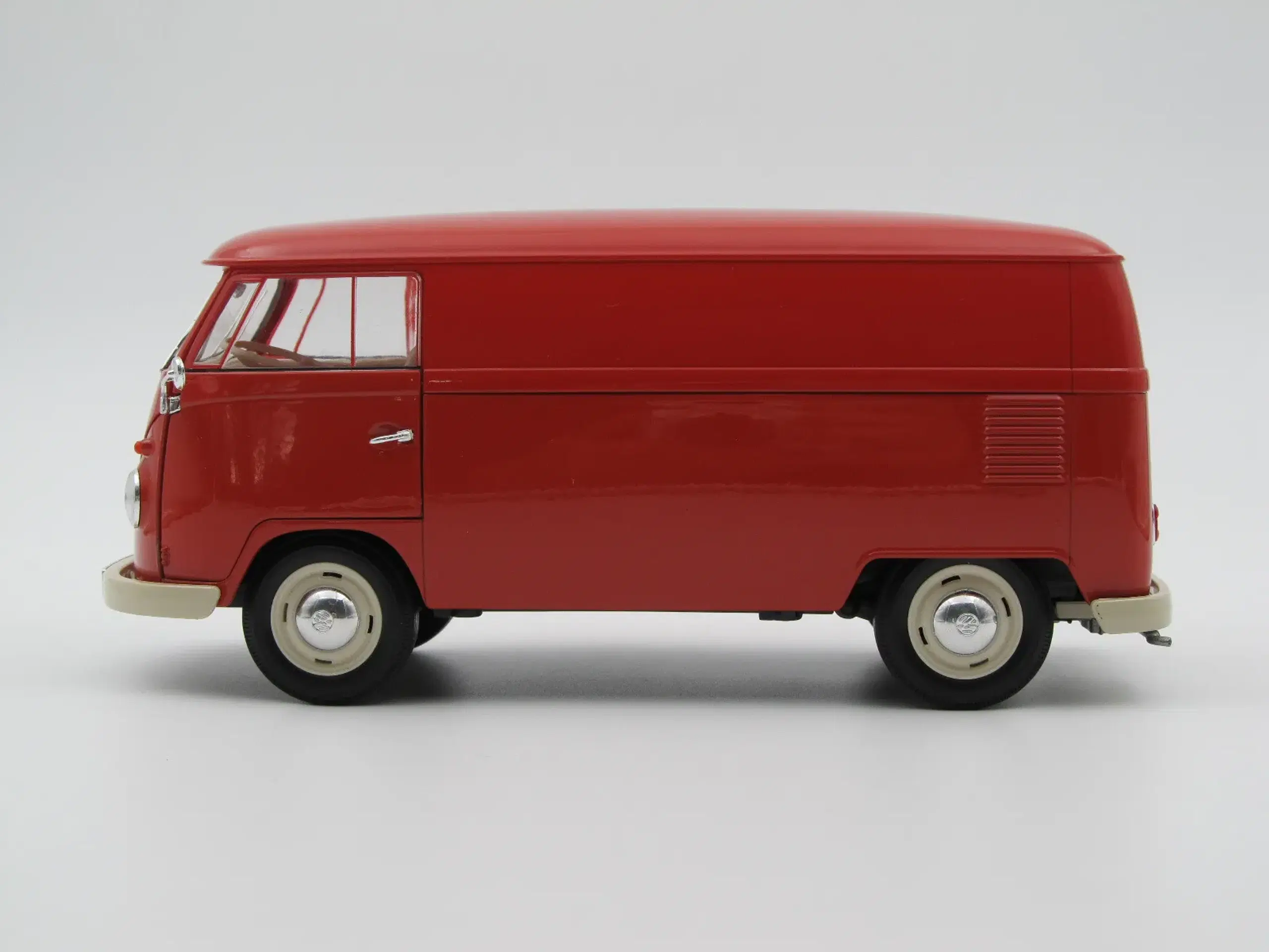 1963 VW T1 Panel Van - 1:18