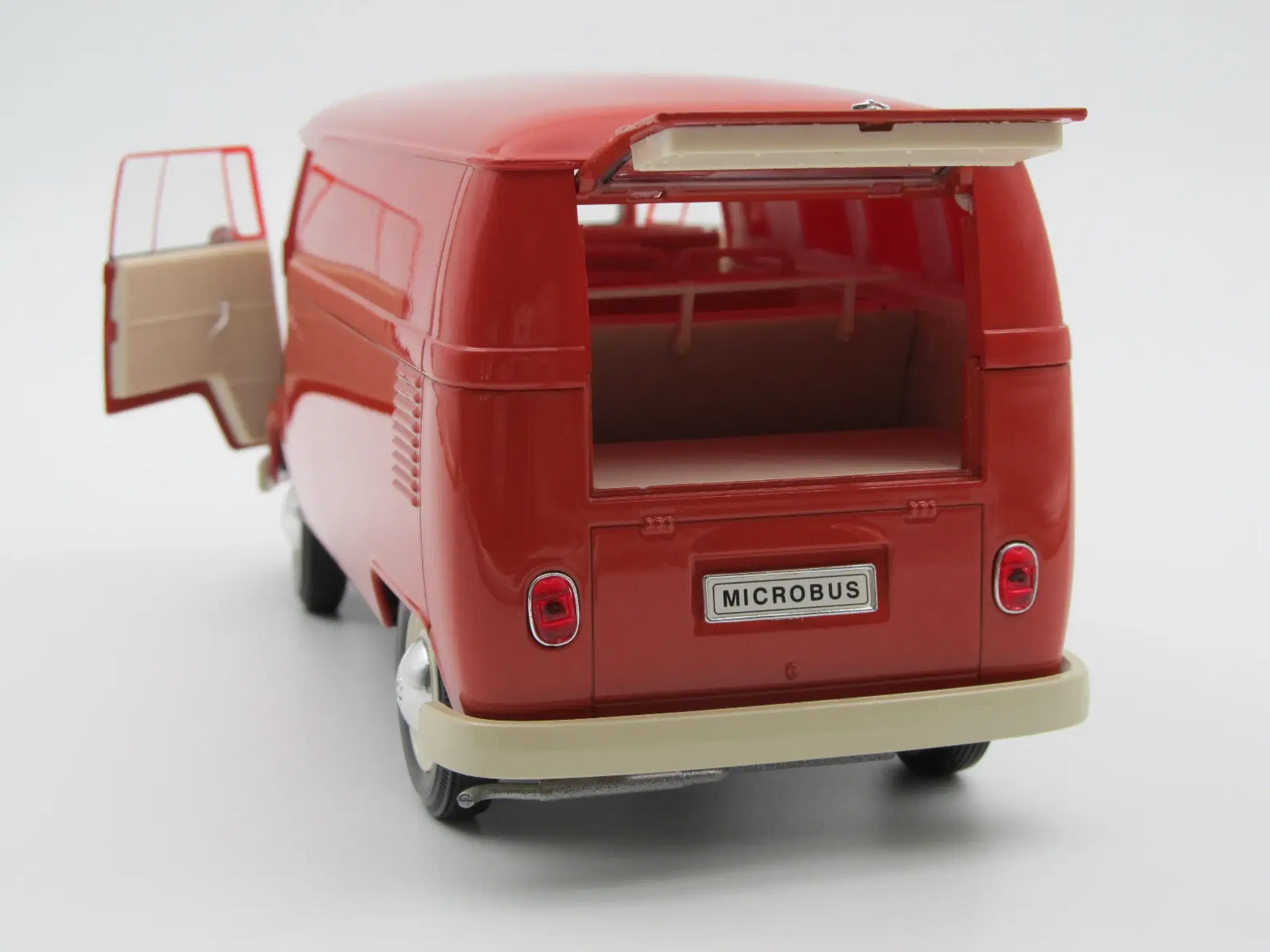 1963 VW T1 Panel Van - 1:18