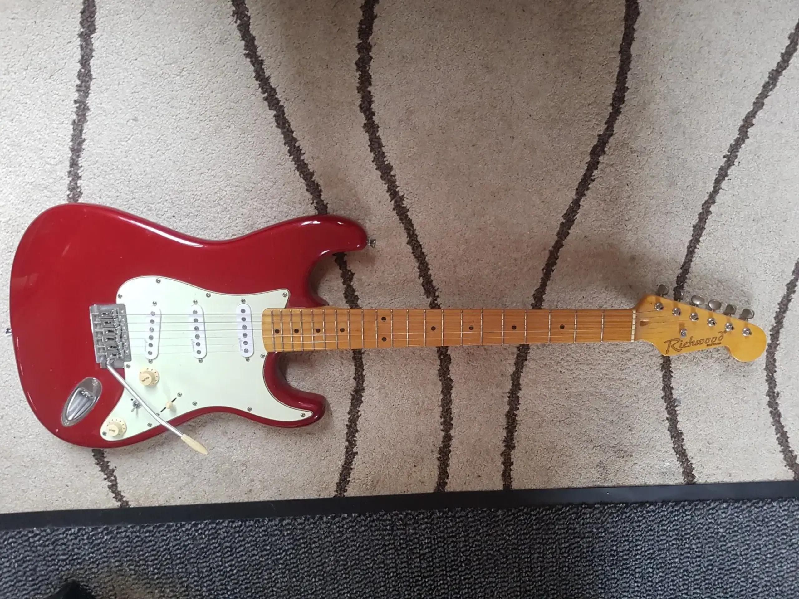 Elguitar Richwood Rød strat