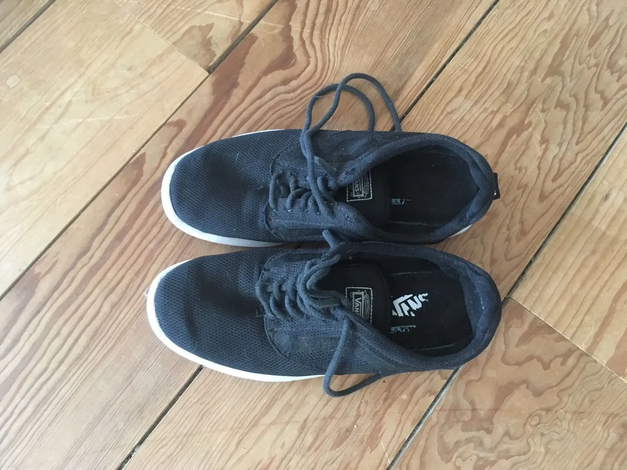 Sorte Vans str 41 100 kr inkl fragt