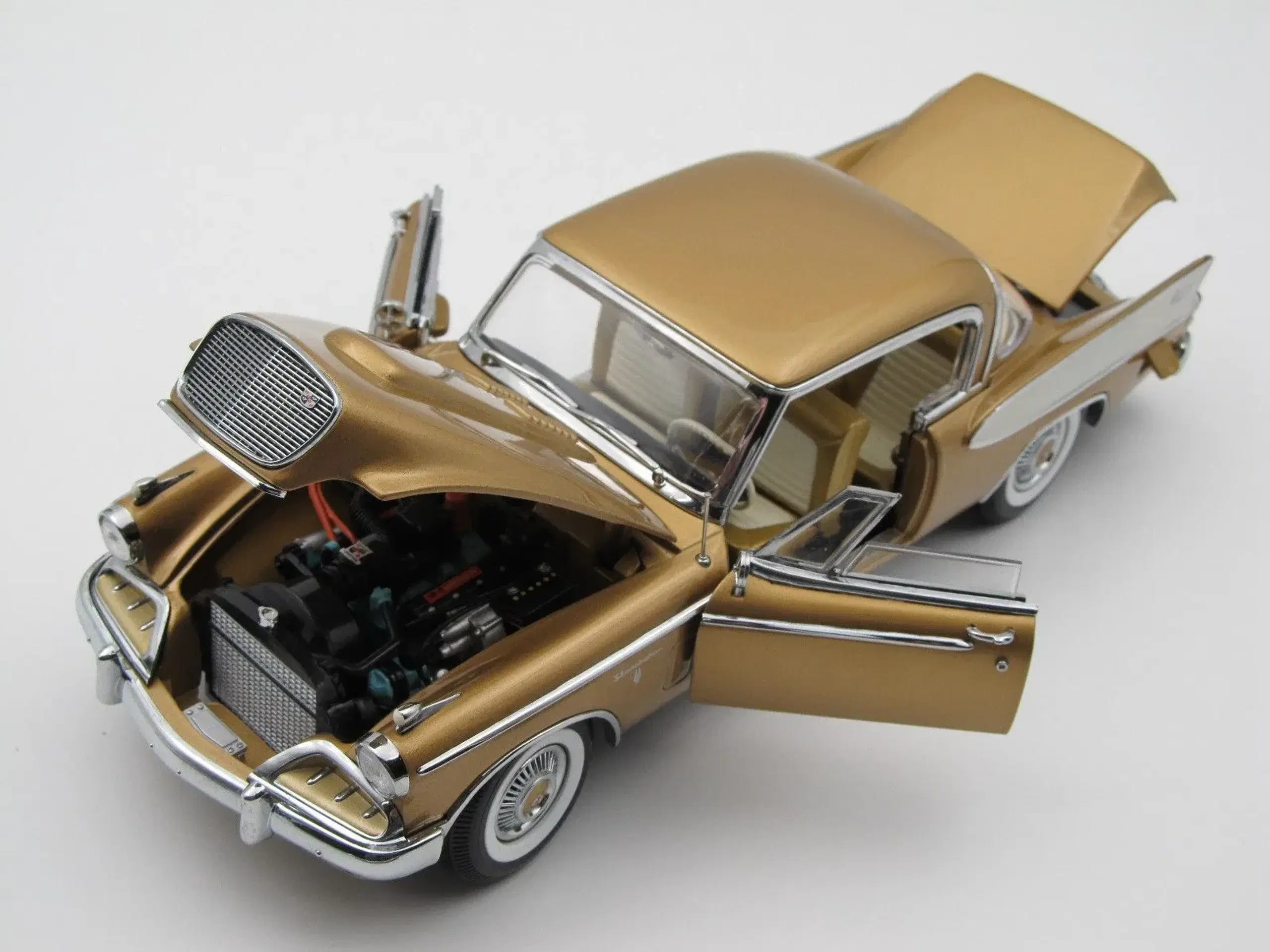 1958 Studebaker Golden Hawk  1:18