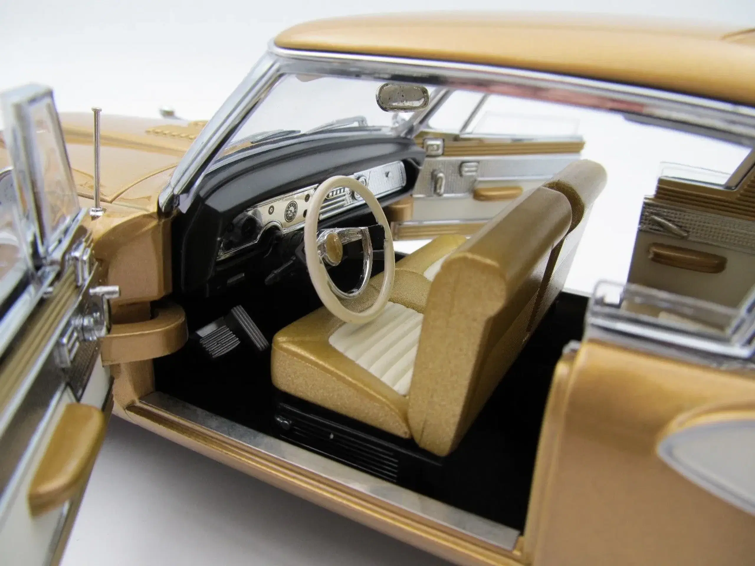 1958 Studebaker Golden Hawk  1:18