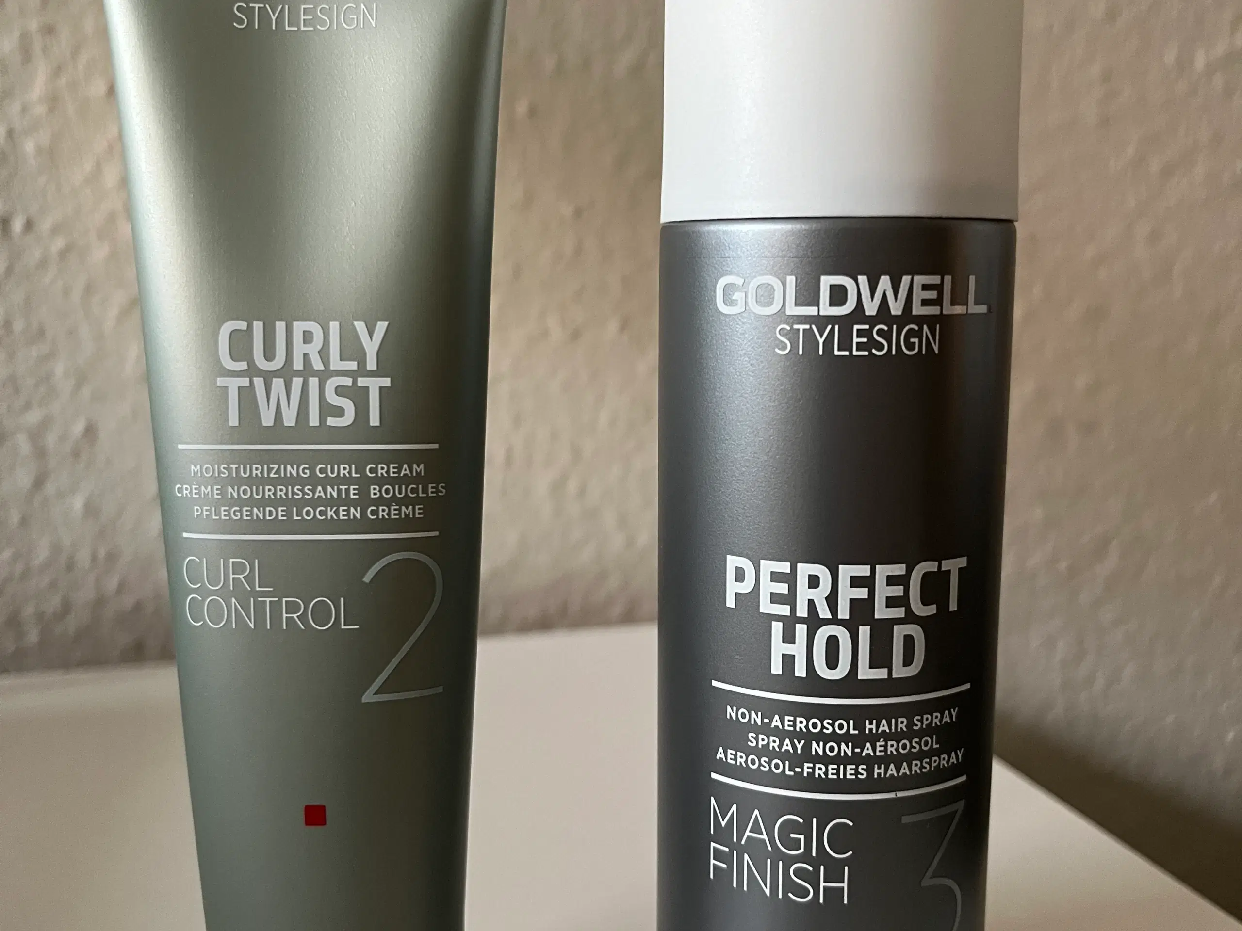 Goldwell - 120 kr pr Billede