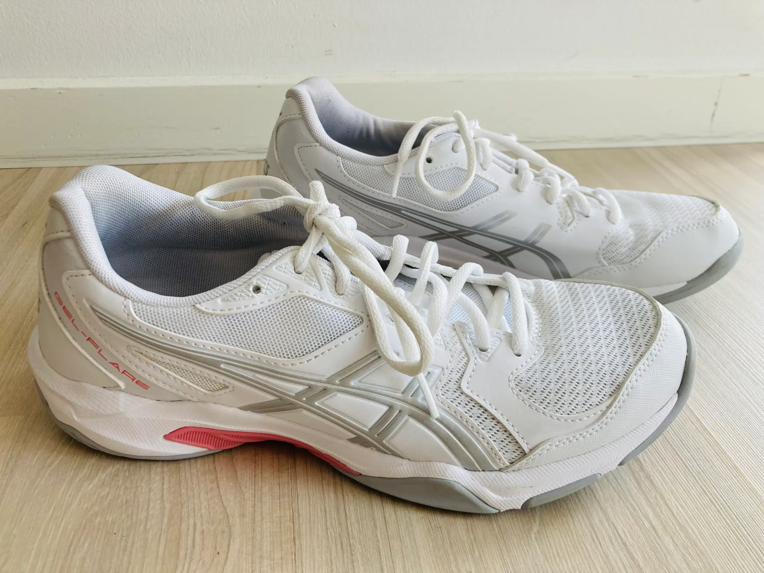 Asics indendørs sportssko str 415