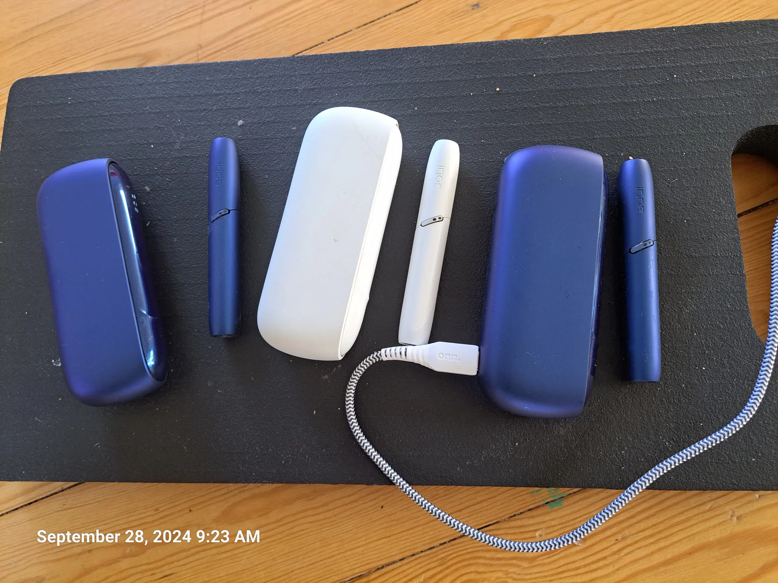 3 IQOS HEET devices