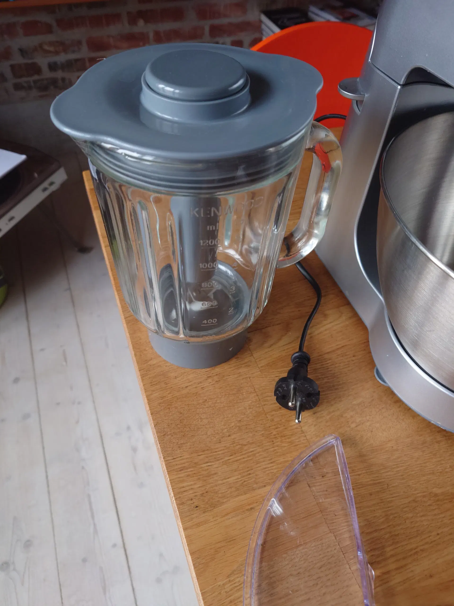 Kenwood røremaskine med kødhakker og blender