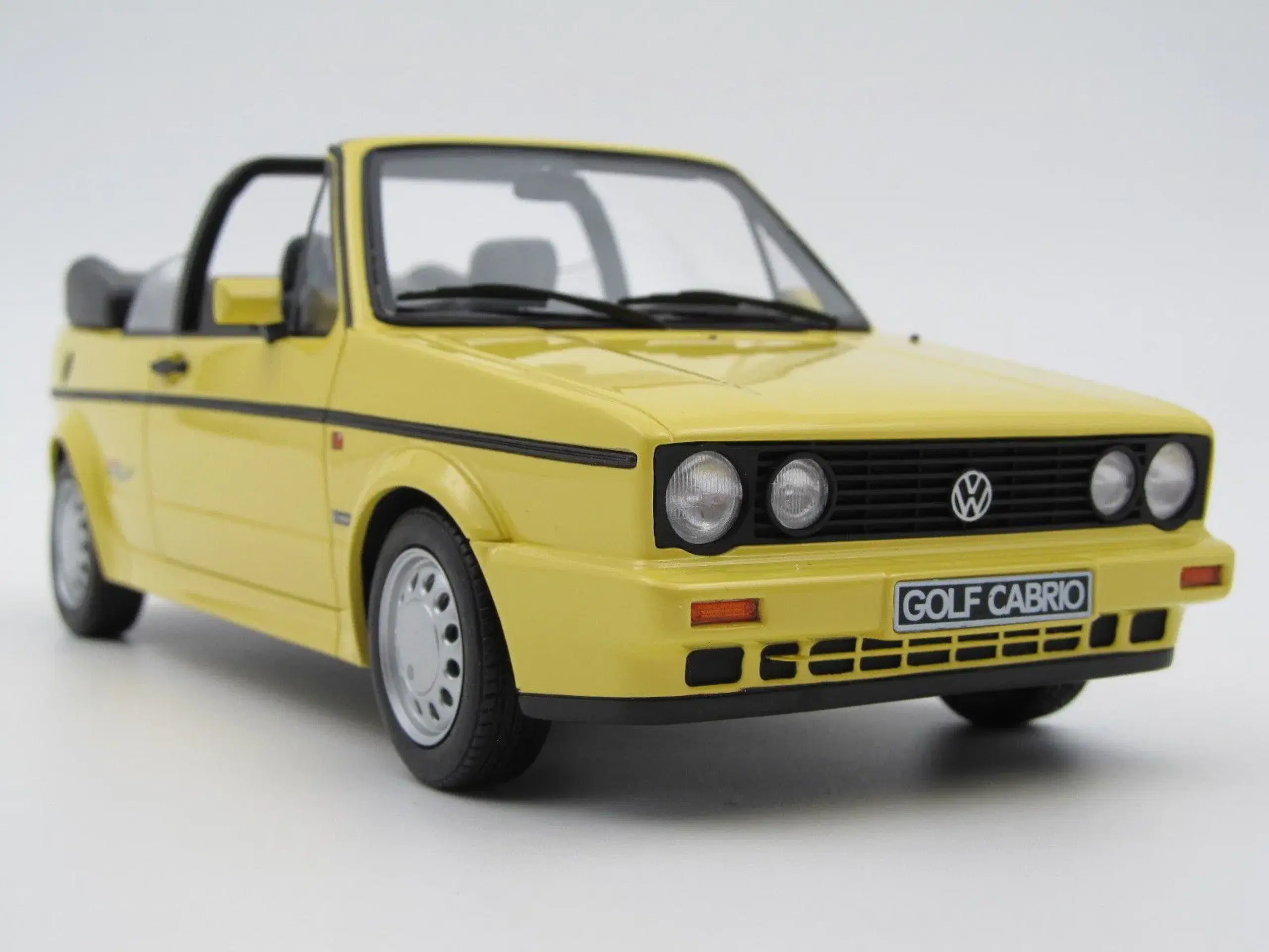 1991 VW Golf I Cabriolet Young Line 1:18